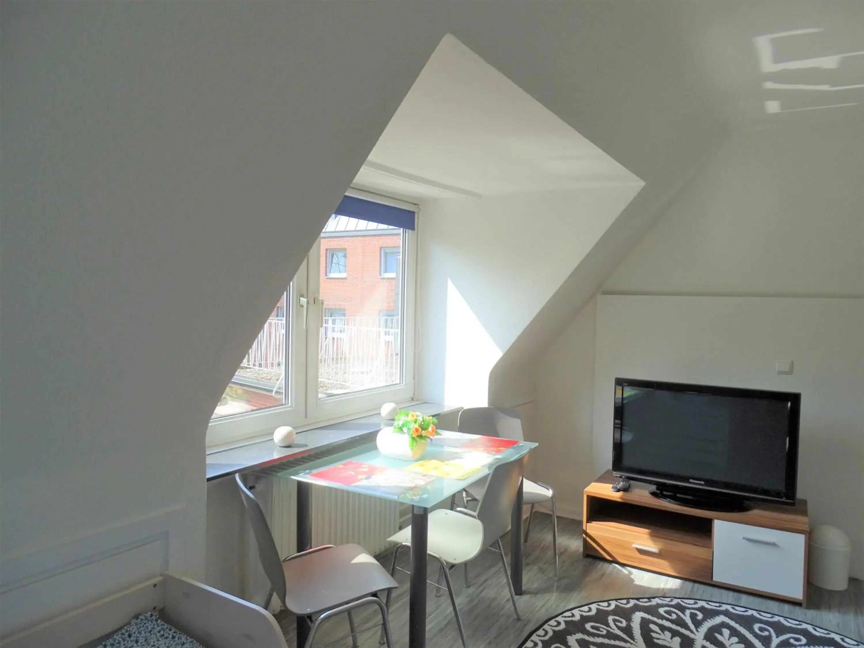 Basic Triple Room with Shared Bathroom in The Old Doctors Office Basic Triple Room with Shared Bathroom in The Old Doctors Office