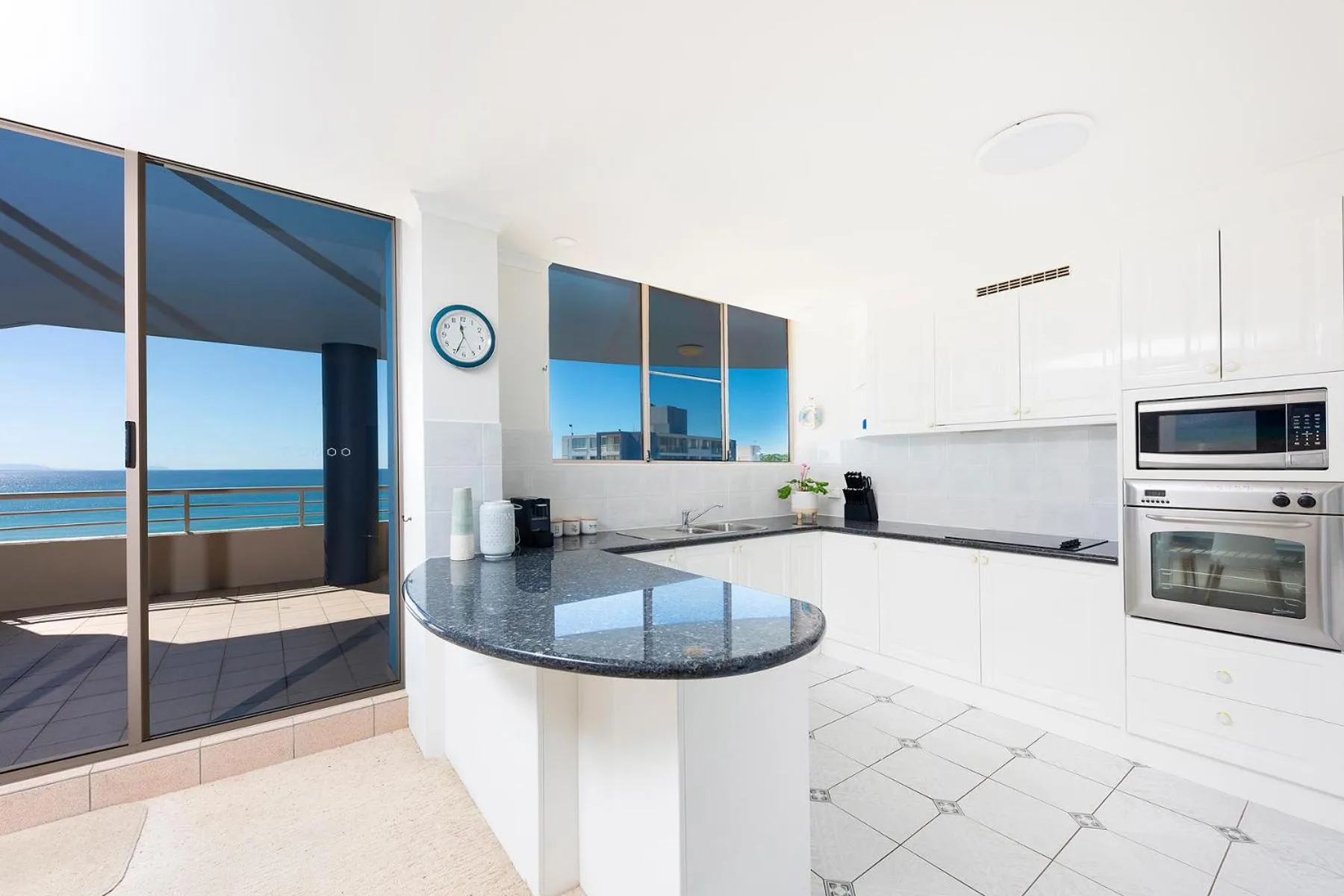 Kitchen or kitchenette in Beaches International