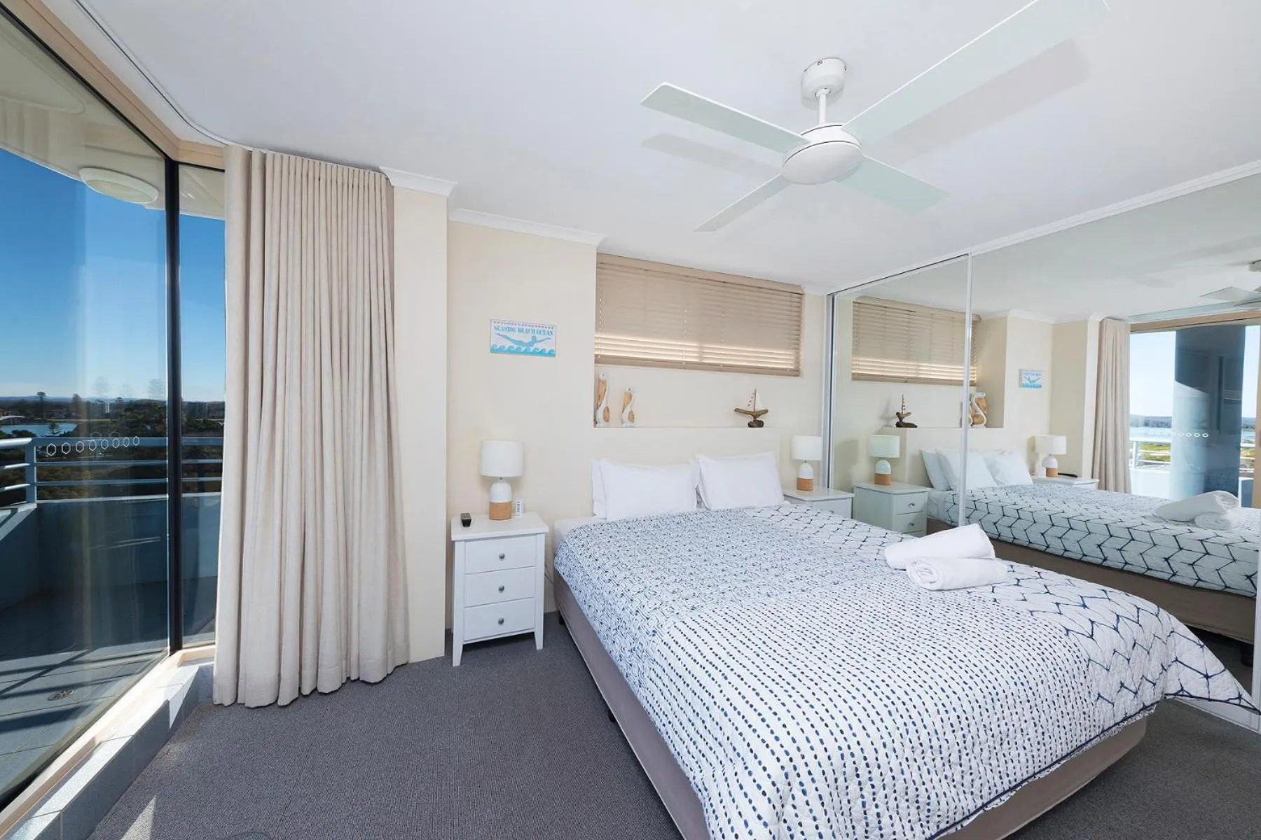 Bedroom, Bed in Beaches International