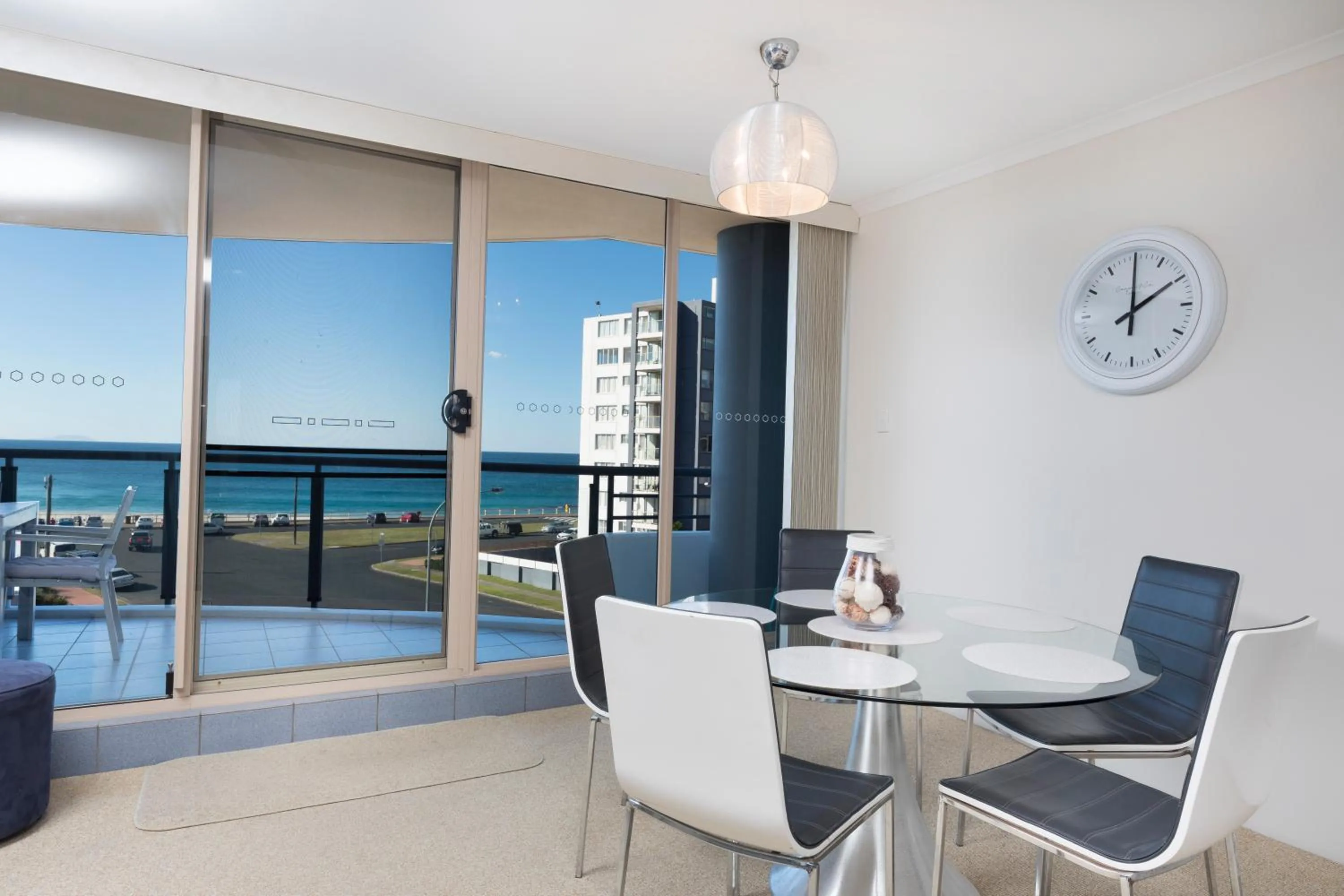 Dining area in Beaches International