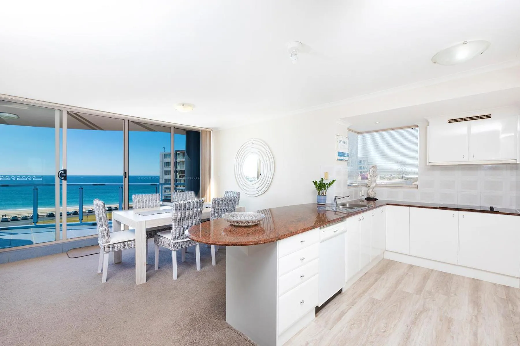 Kitchen or kitchenette in Beaches International