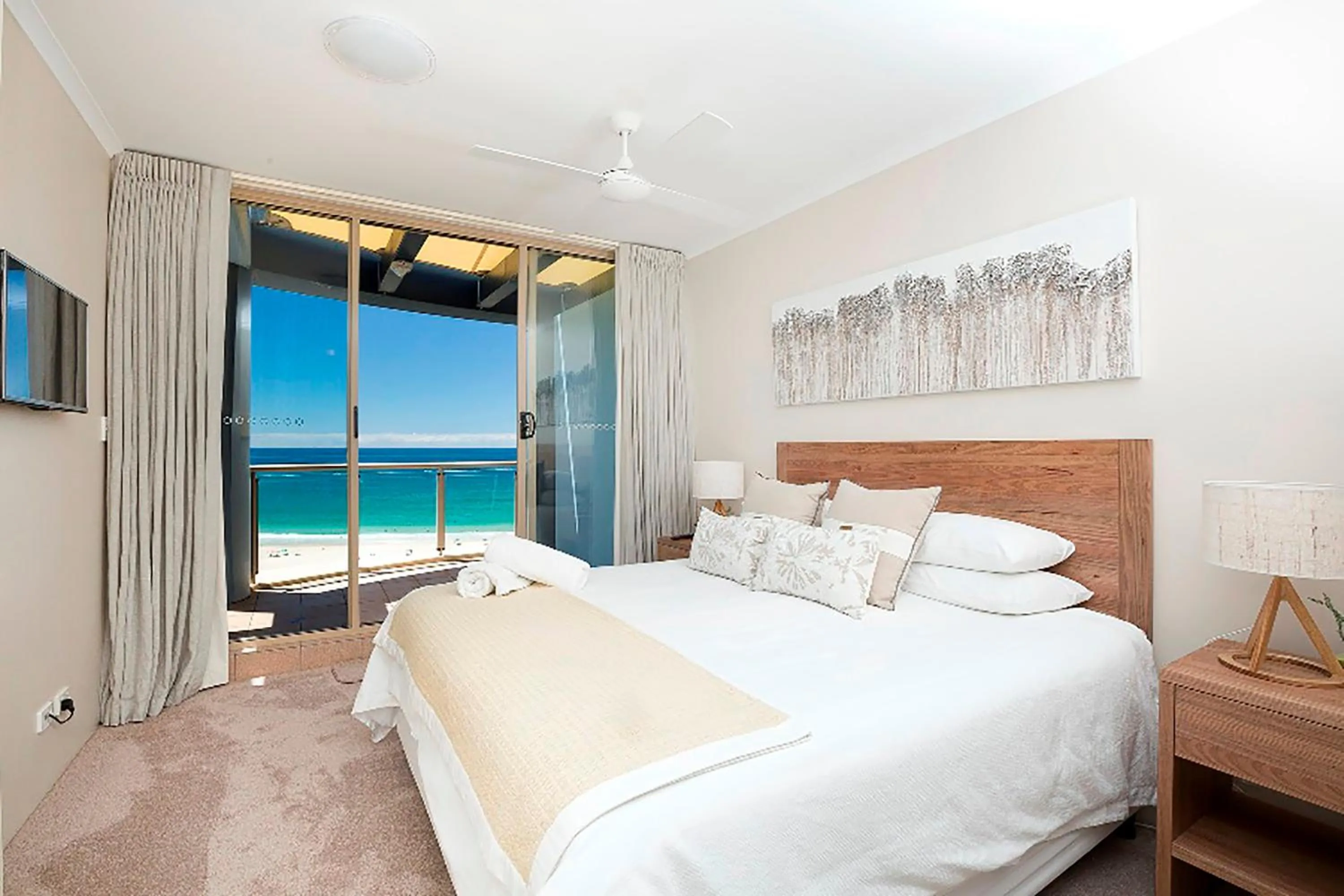 Bedroom, Bed in Beaches International