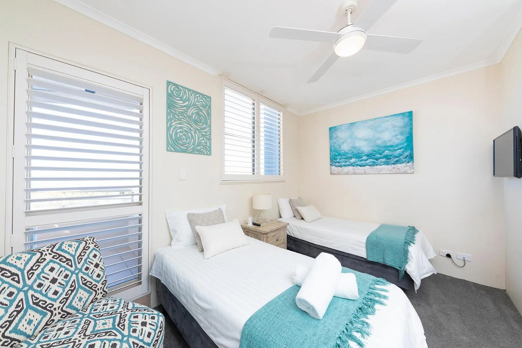 Bedroom, Bed in Beaches International