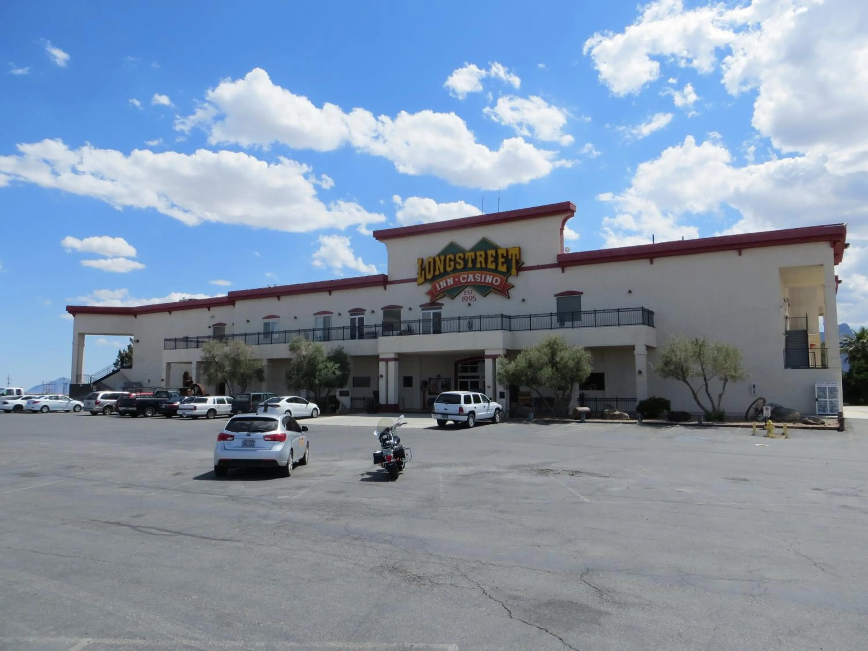 Facade/entrance in Longstreet Inn & Casino