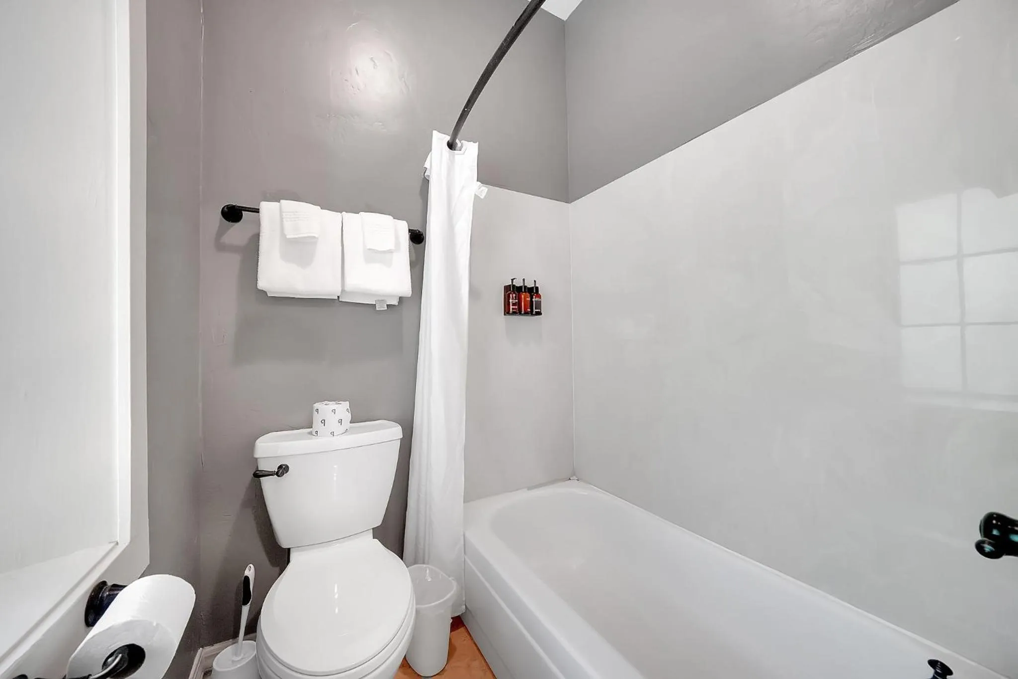 Shower in The Groveland Hotel