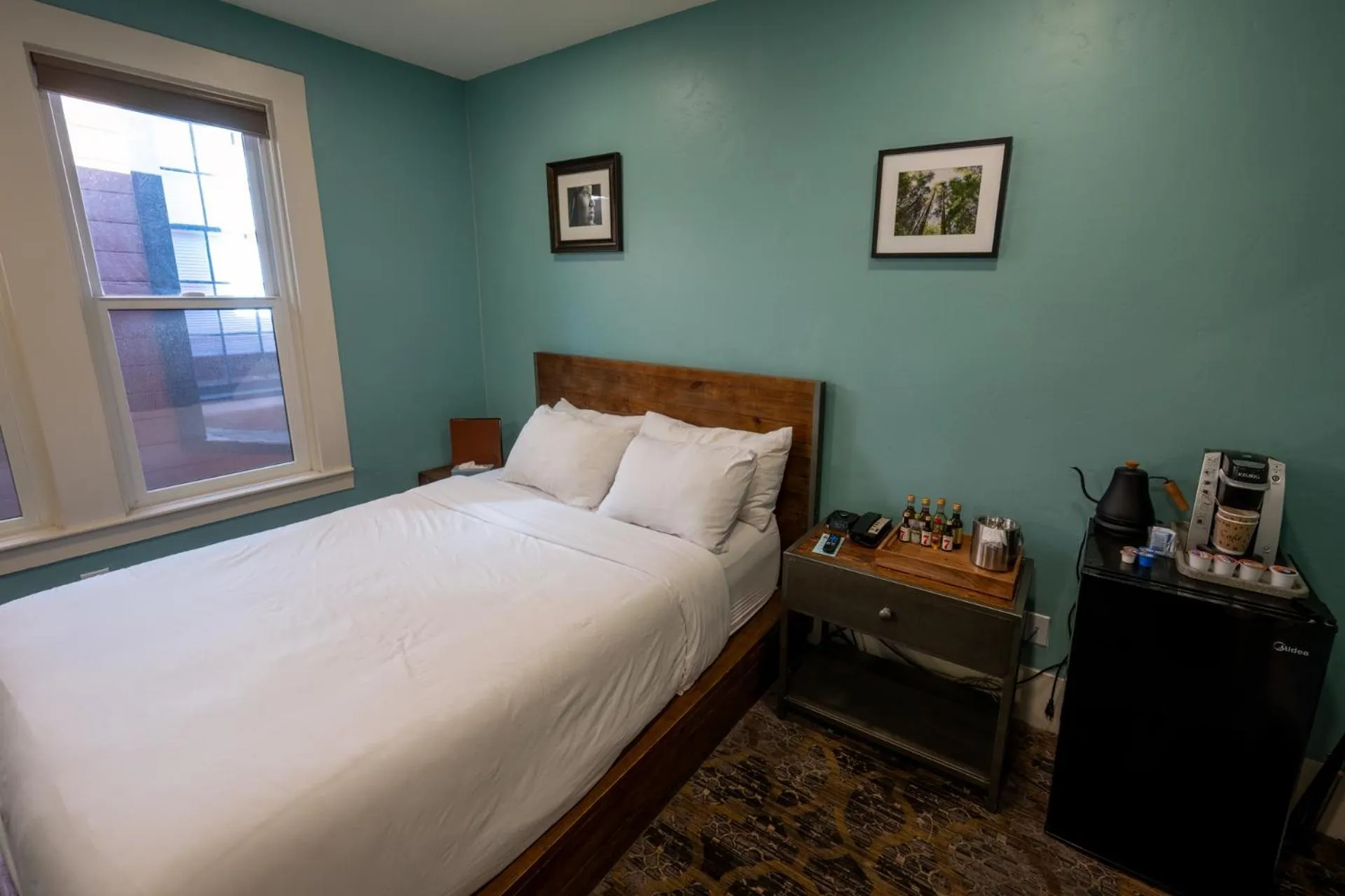 Coffee/tea facilities, Bed in The Groveland Hotel