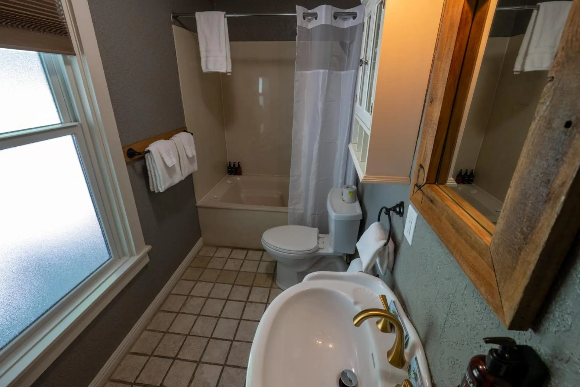 Shower in The Groveland Hotel