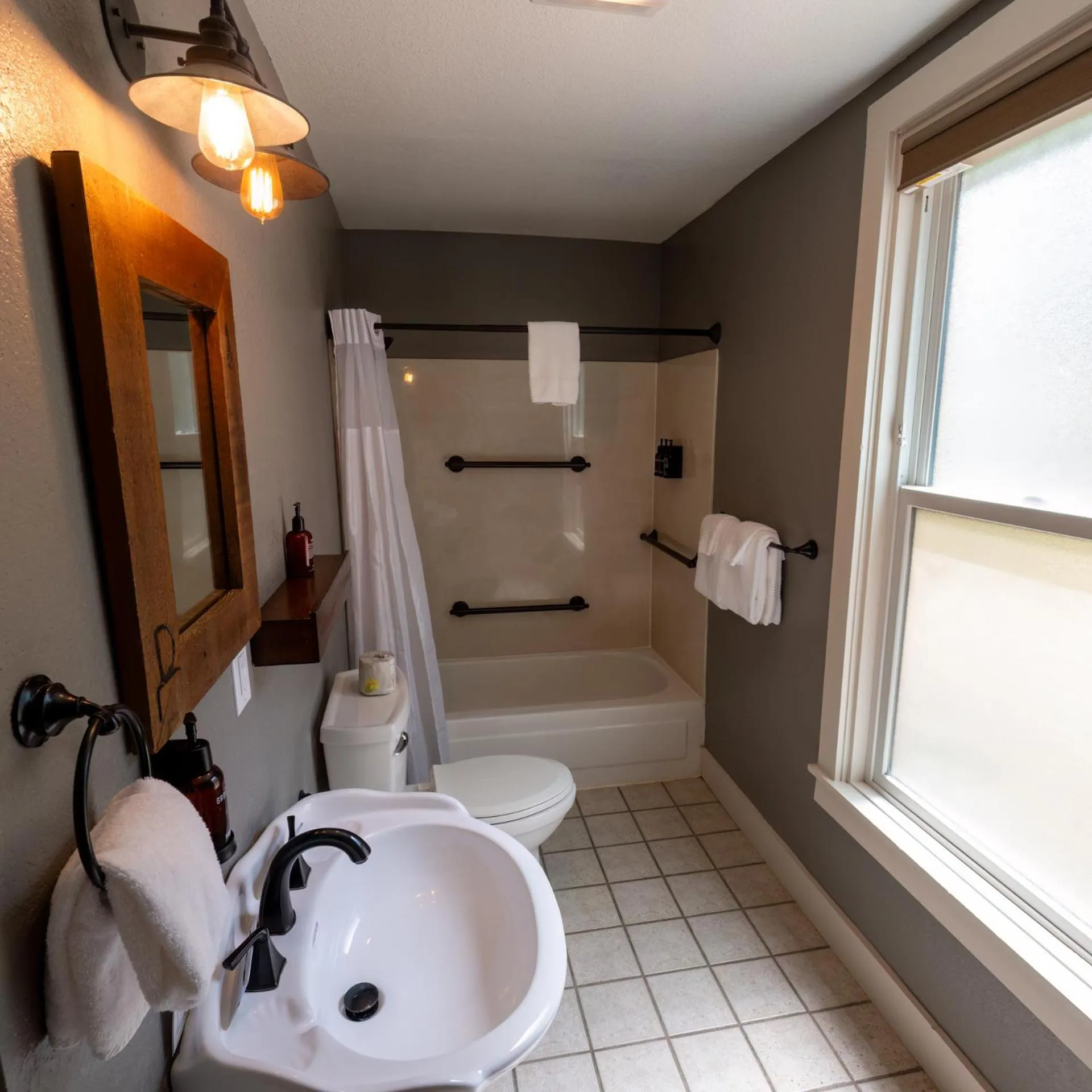 Shower in The Groveland Hotel