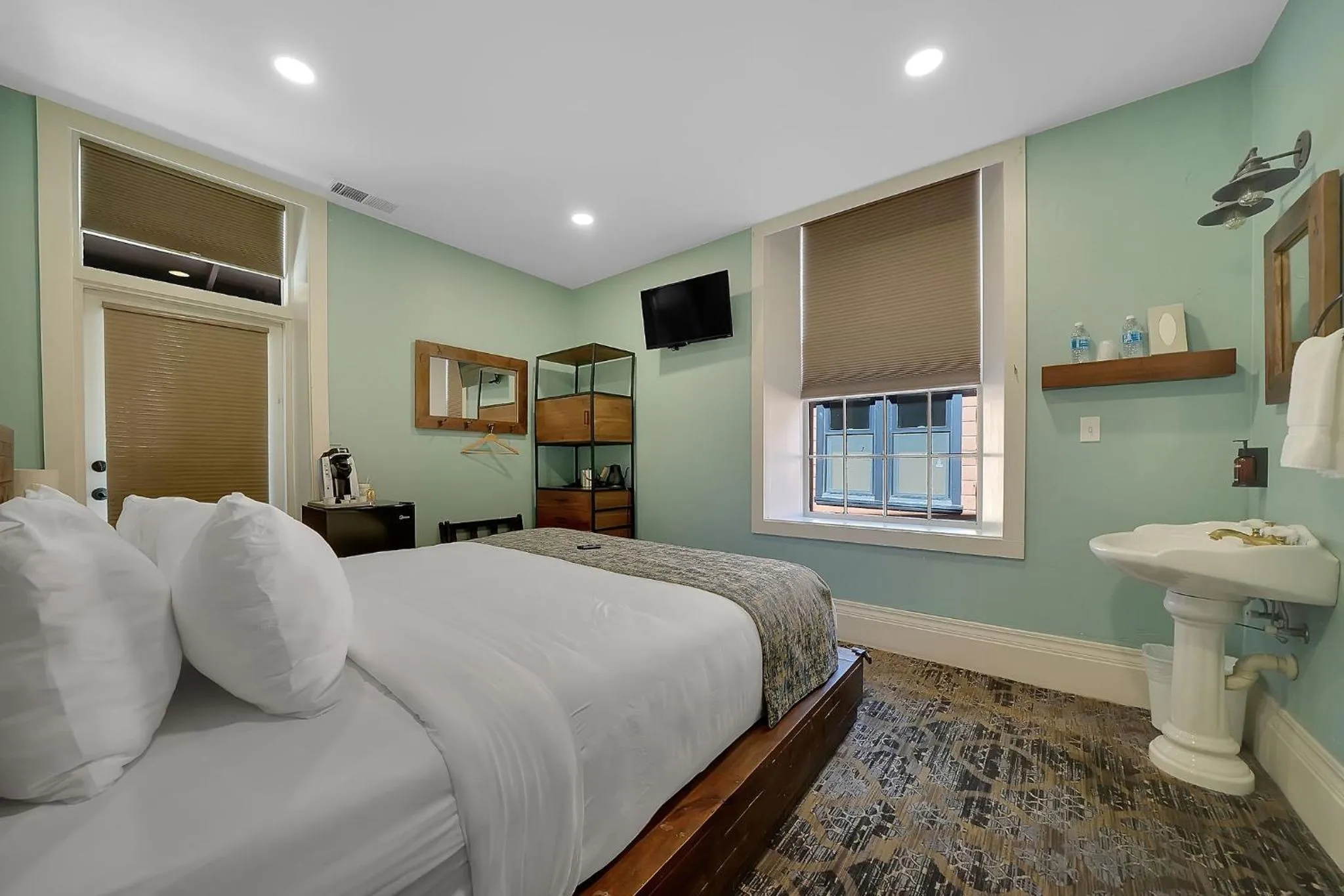 TV and multimedia, Bed in The Groveland Hotel