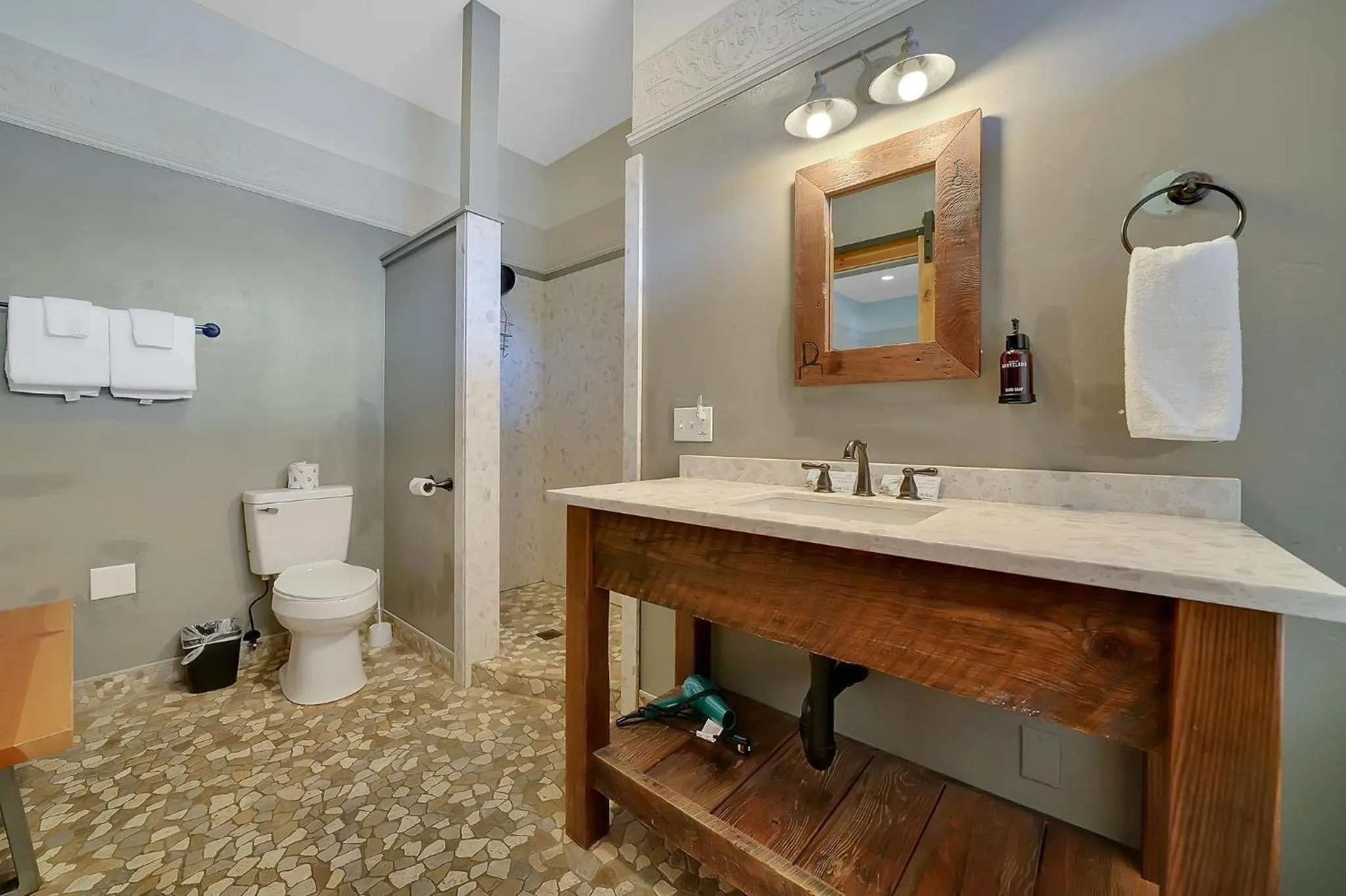 Shower in The Groveland Hotel