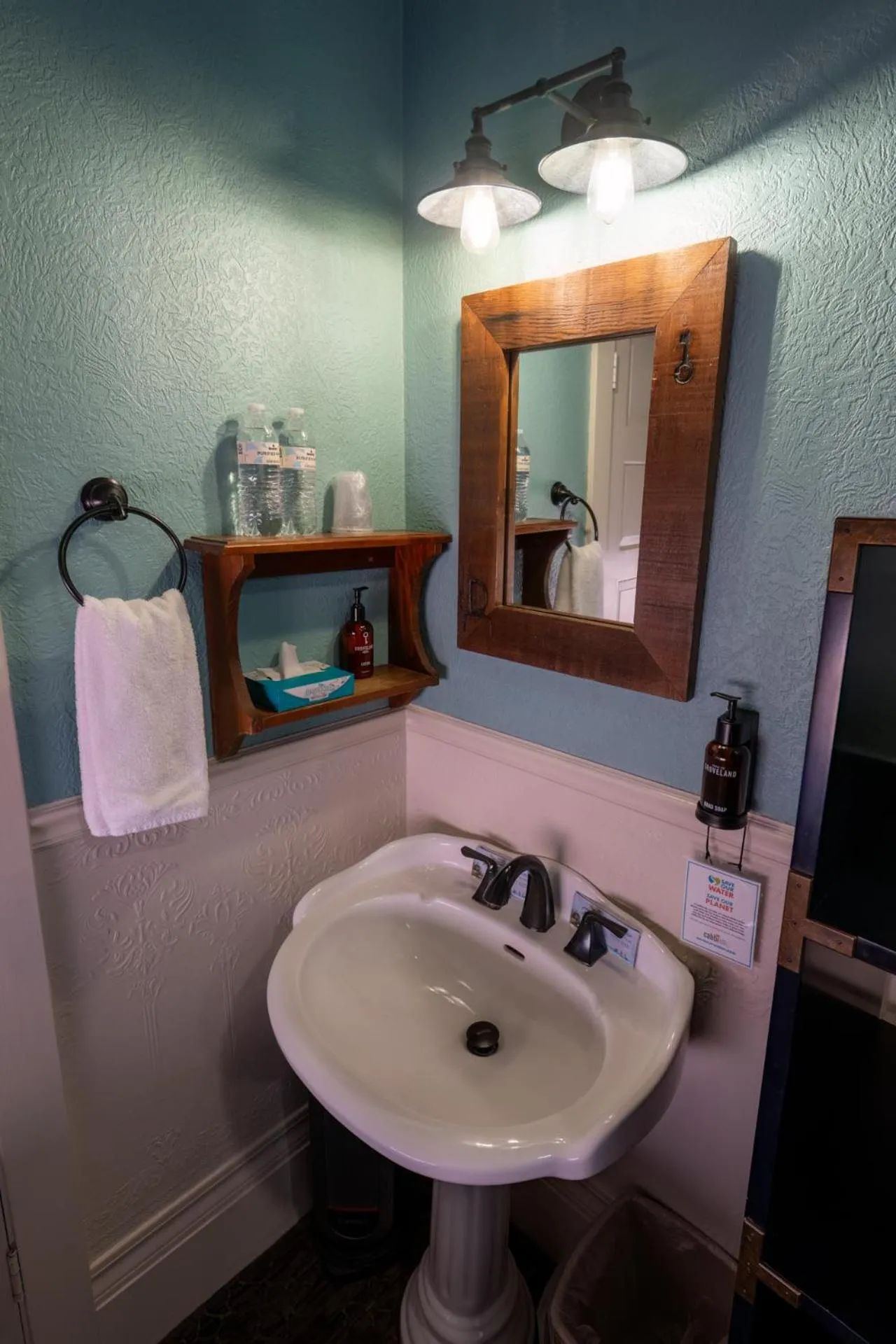 Bathroom in The Groveland Hotel