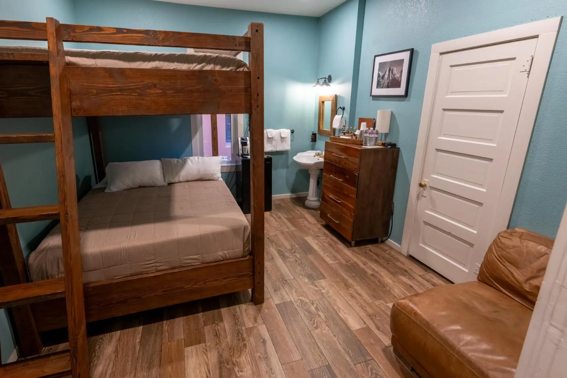 Bedroom, Bed in The Groveland Hotel