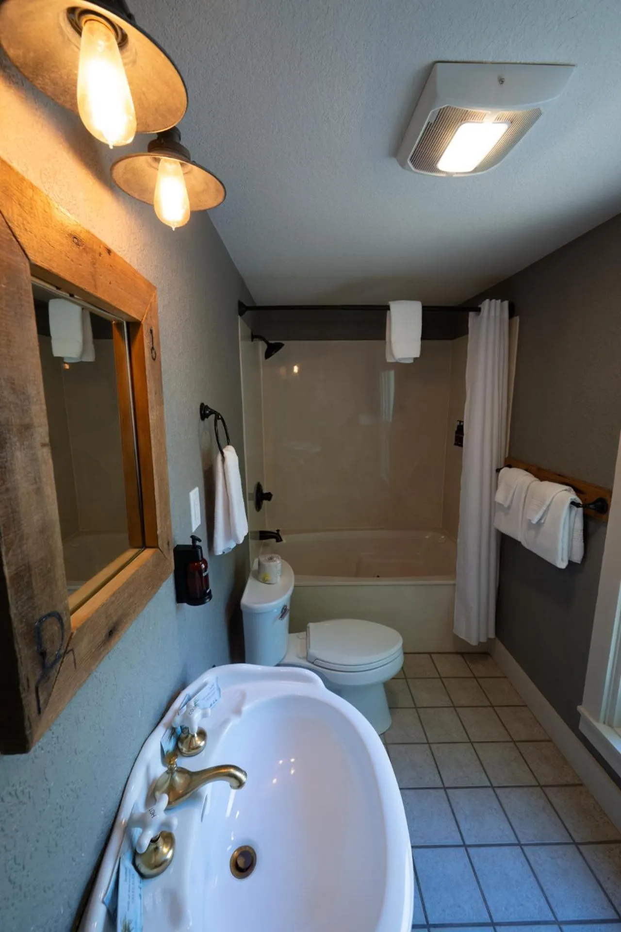 Shower in The Groveland Hotel