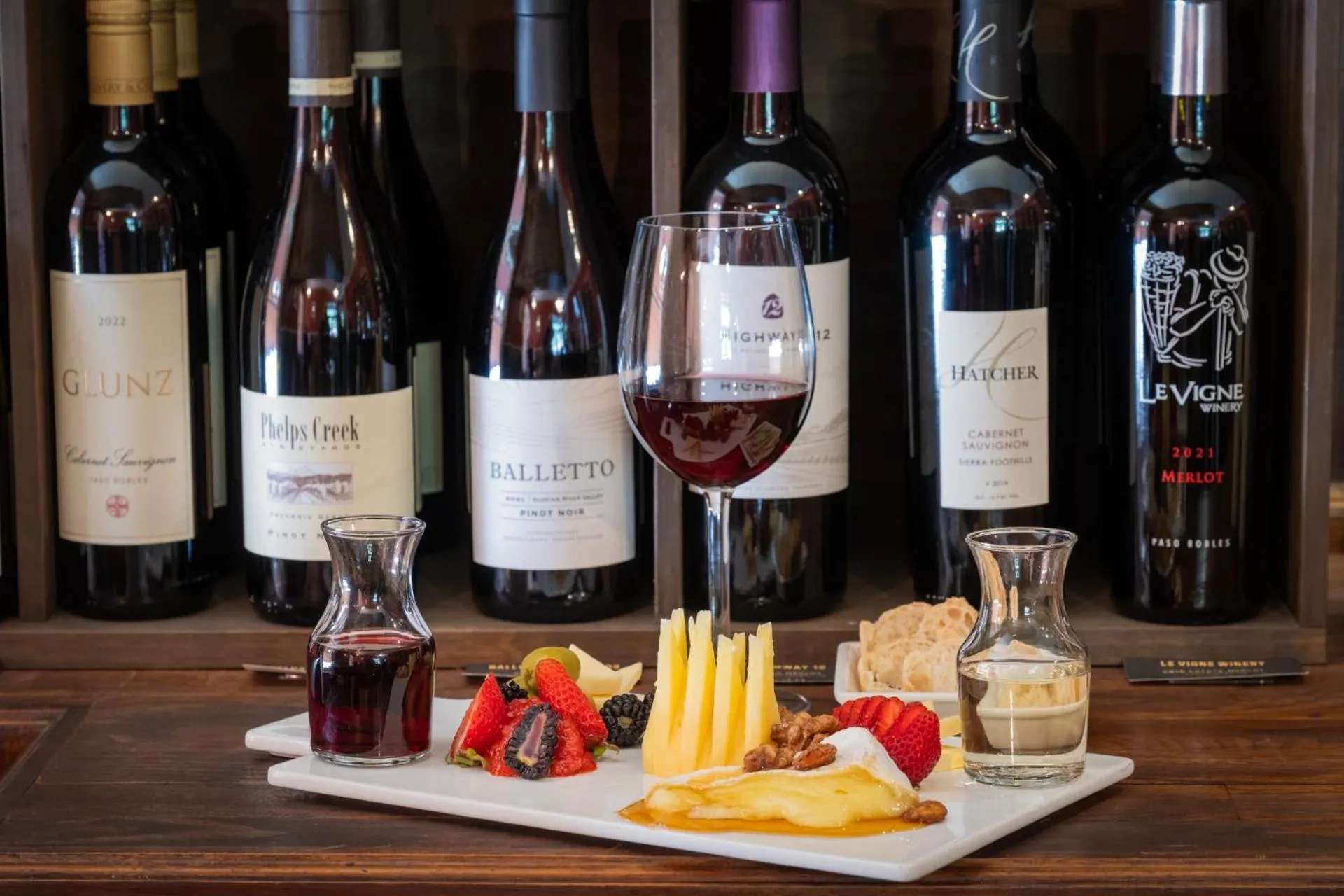 Restaurant/places to eat in The Groveland Hotel