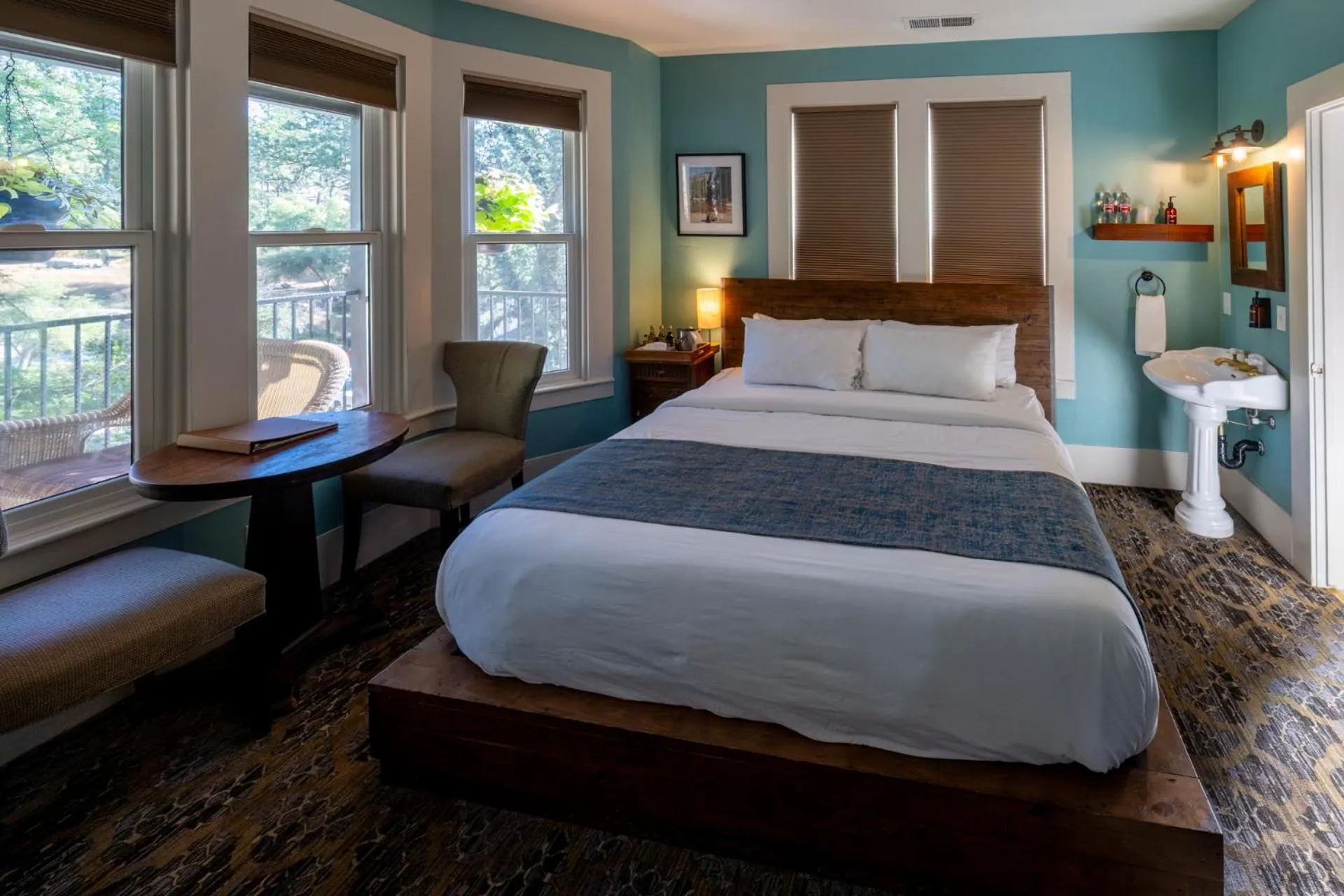 Bed in The Groveland Hotel