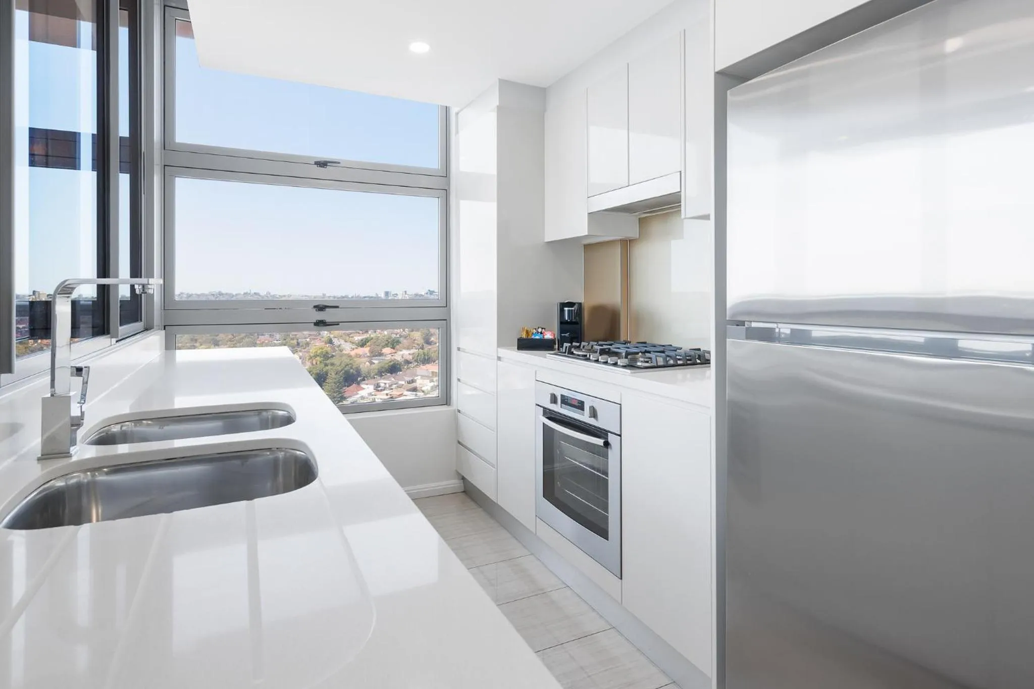 Kitchen or kitchenette in Meriton Suites Zetland