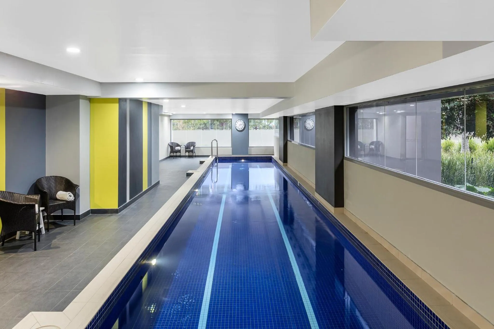 Swimming pool in Meriton Suites Zetland
