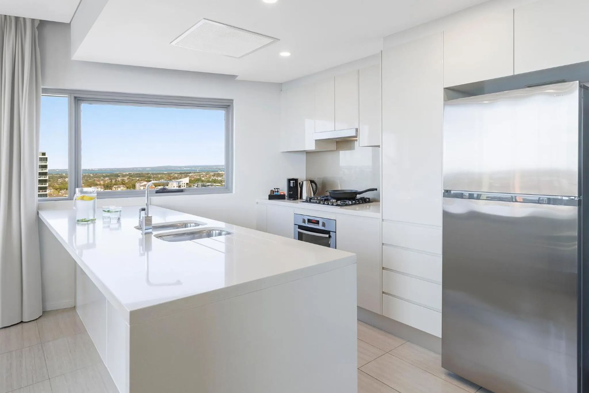 Kitchen or kitchenette in Meriton Suites Zetland