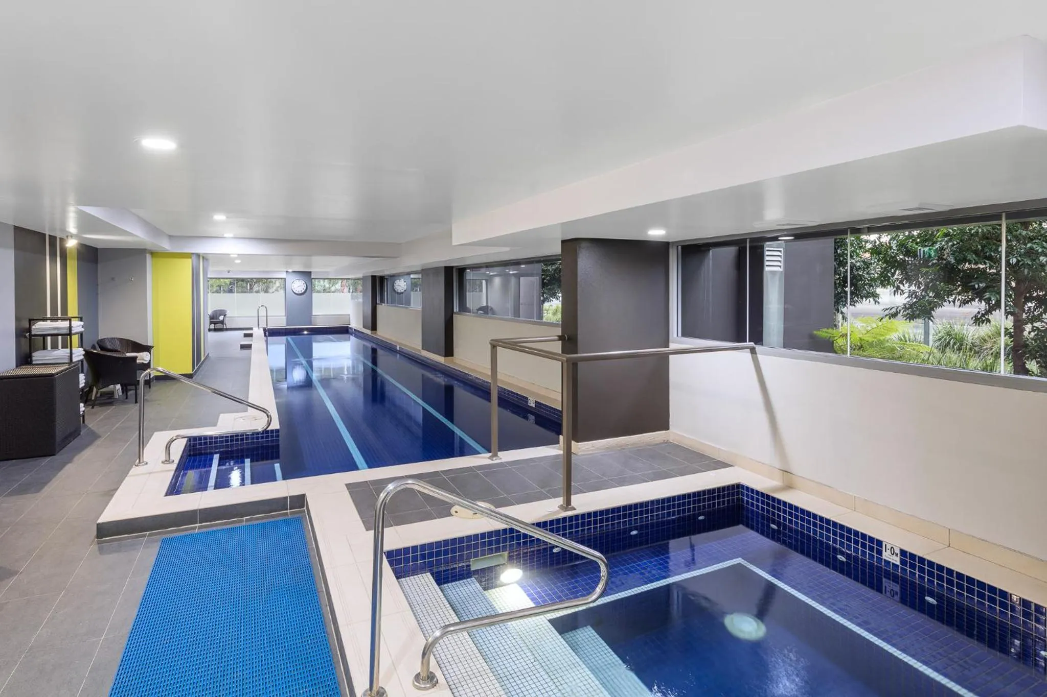 Swimming pool in Meriton Suites Zetland