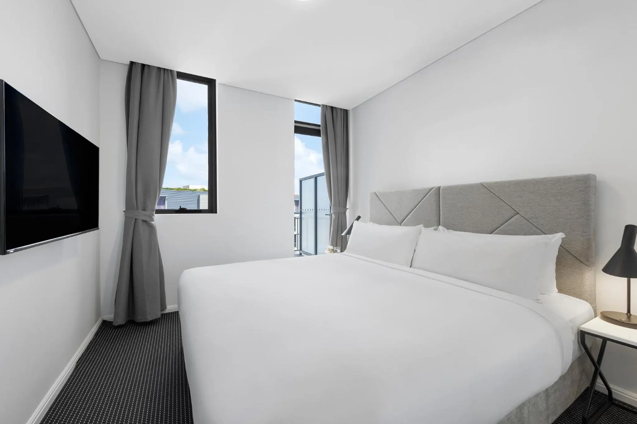 Bed in Meriton Suites Zetland