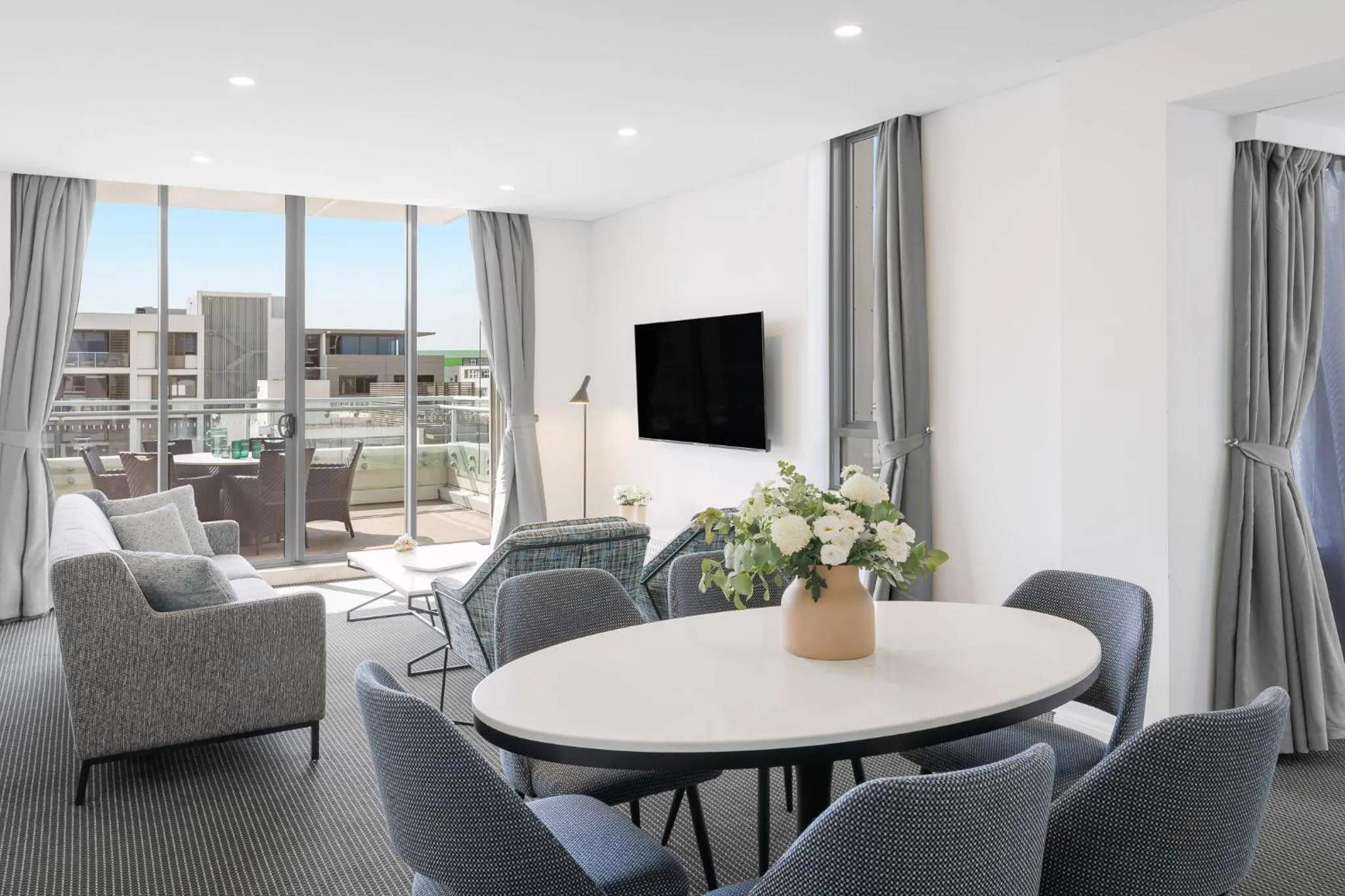 TV and multimedia in Meriton Suites Zetland