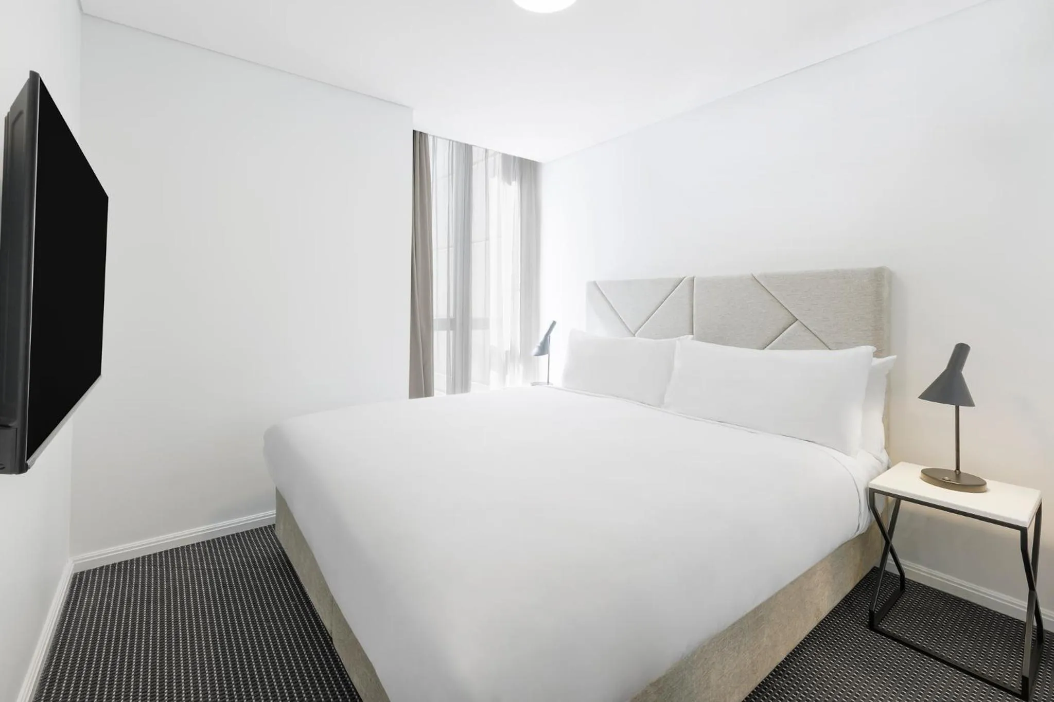 Bed in Meriton Suites Zetland