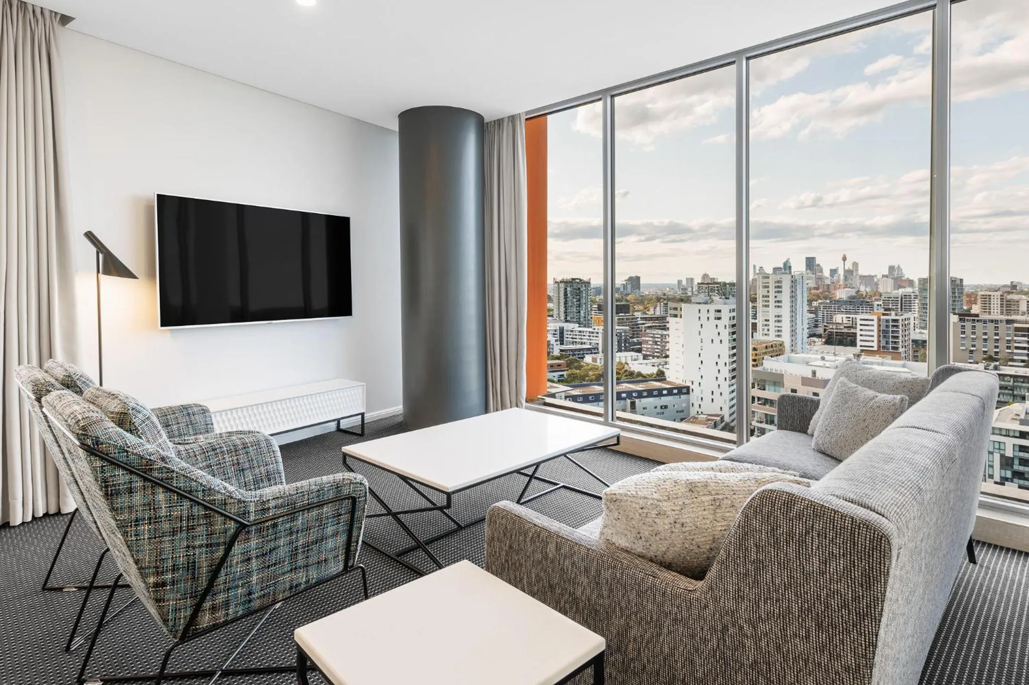 TV and multimedia in Meriton Suites Zetland