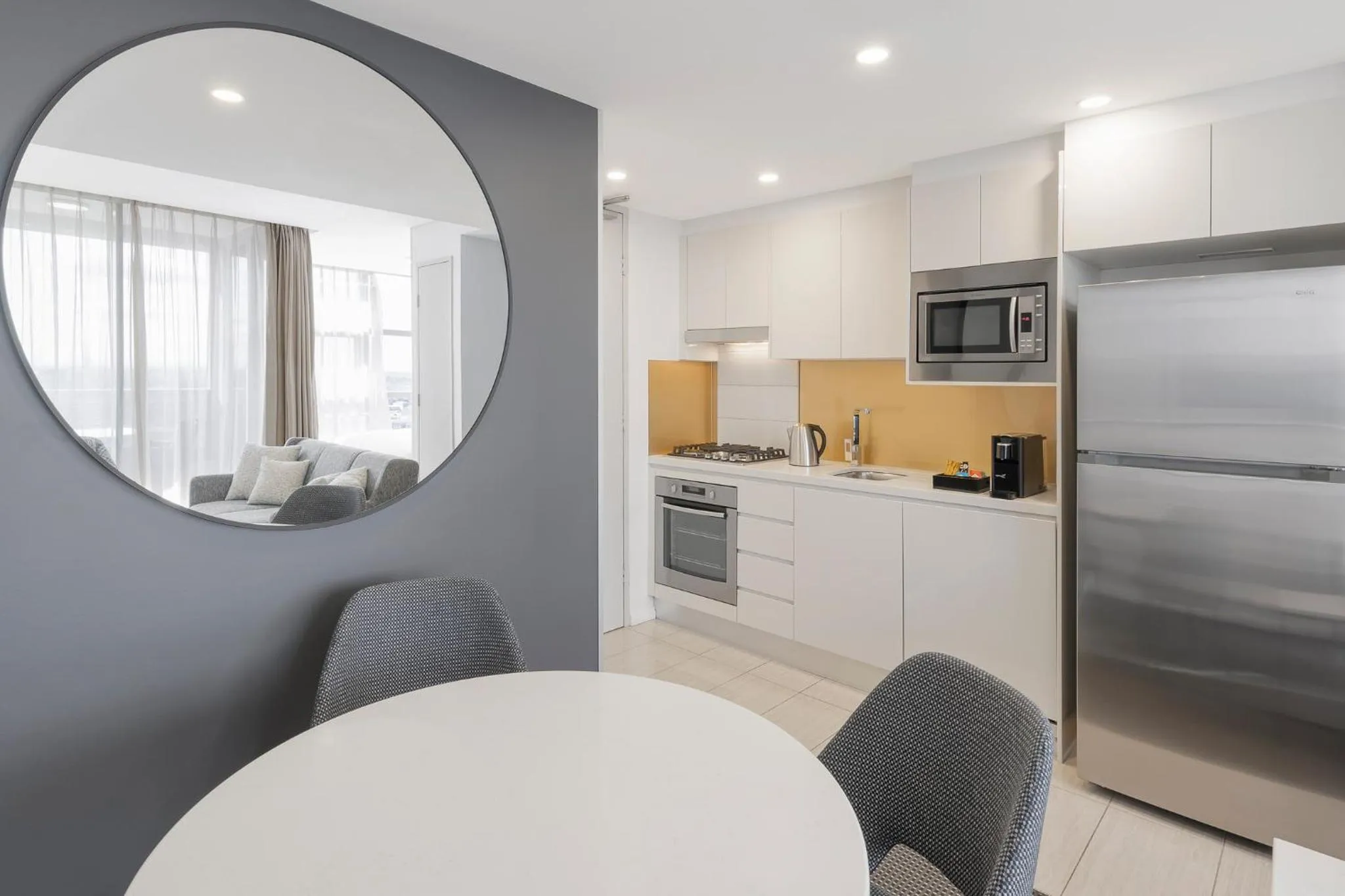 Kitchen or kitchenette in Meriton Suites Zetland