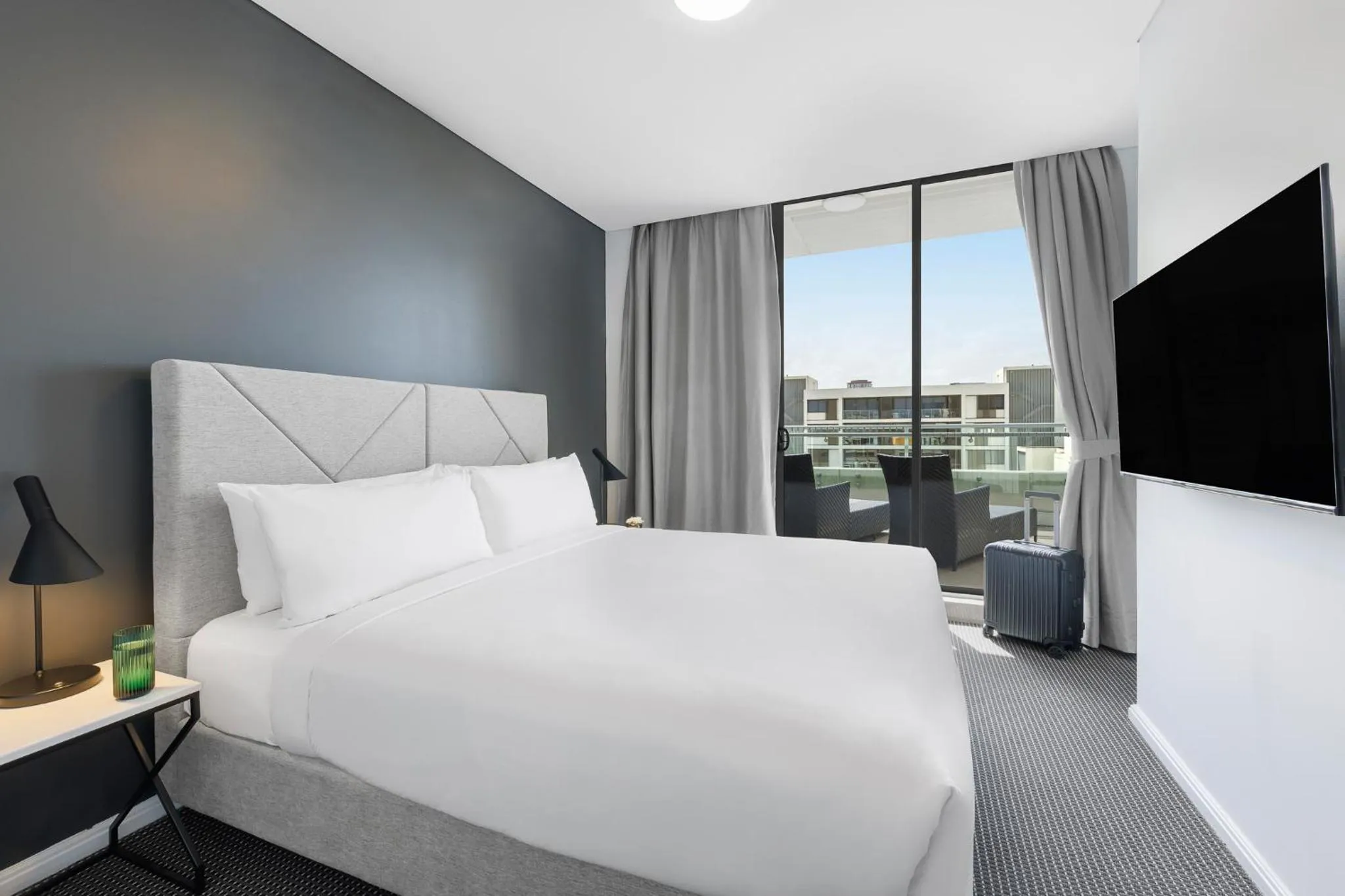 Bed in Meriton Suites Zetland