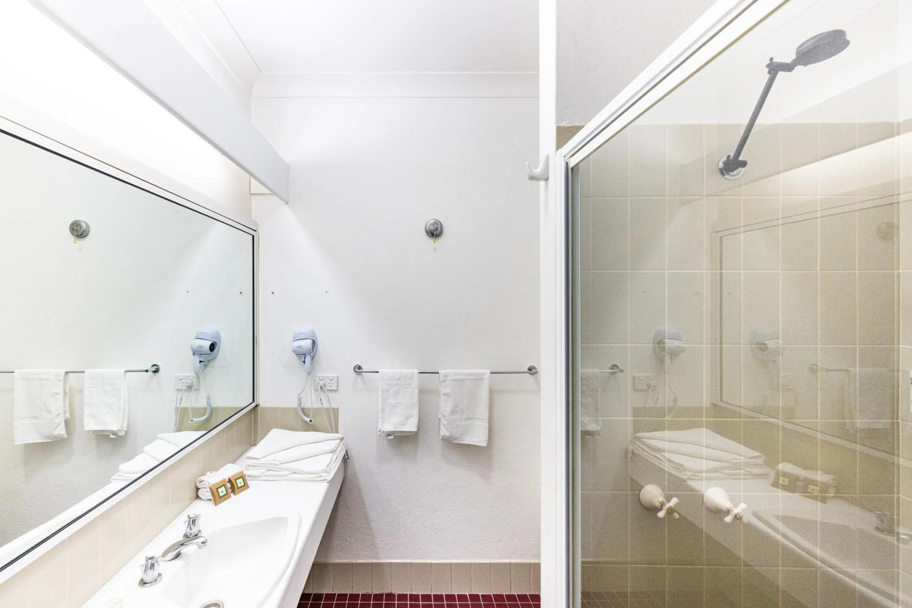 Bathroom in Econo Lodge Gateway Tamworth