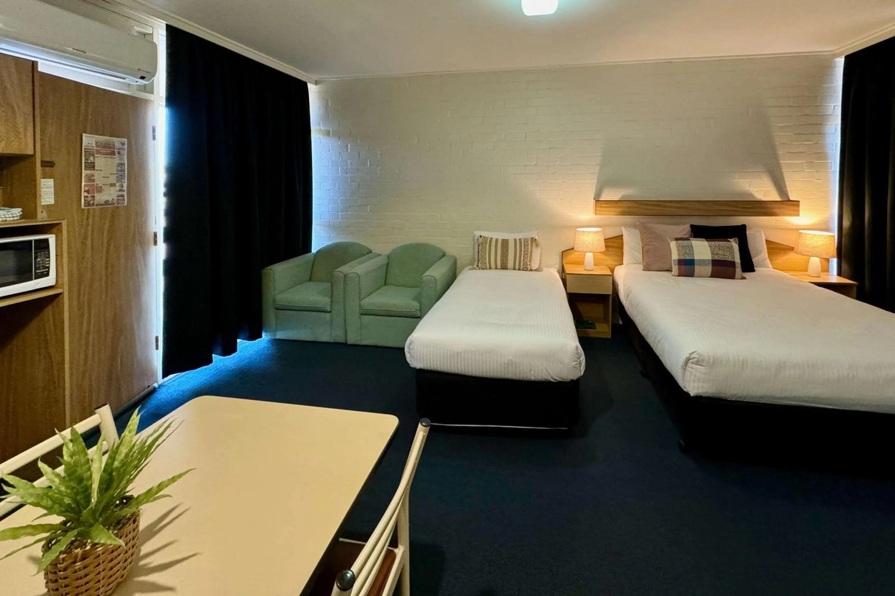 Bedroom, Bed in Econo Lodge Gateway Tamworth