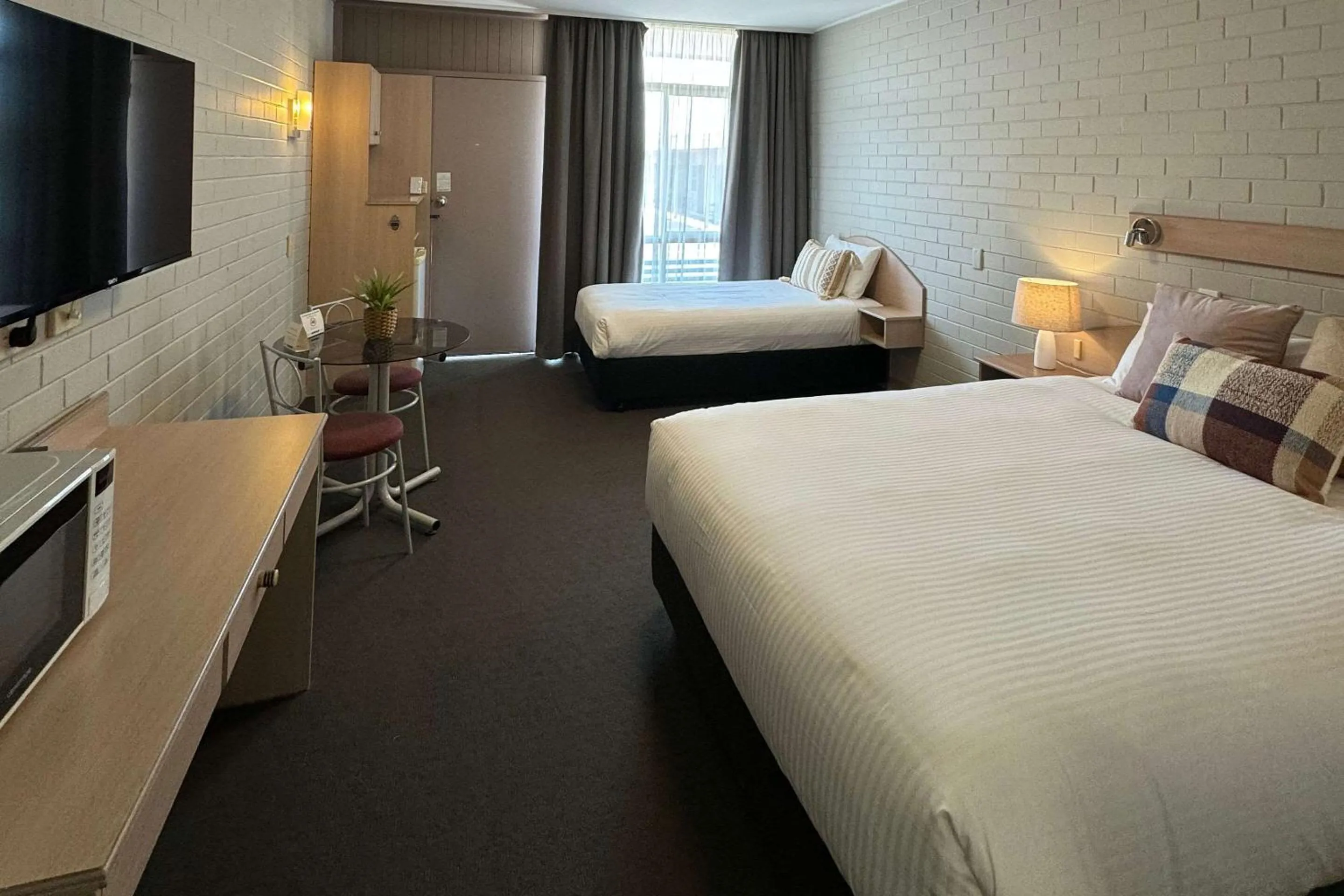 Bedroom, Bed in Econo Lodge Gateway Tamworth