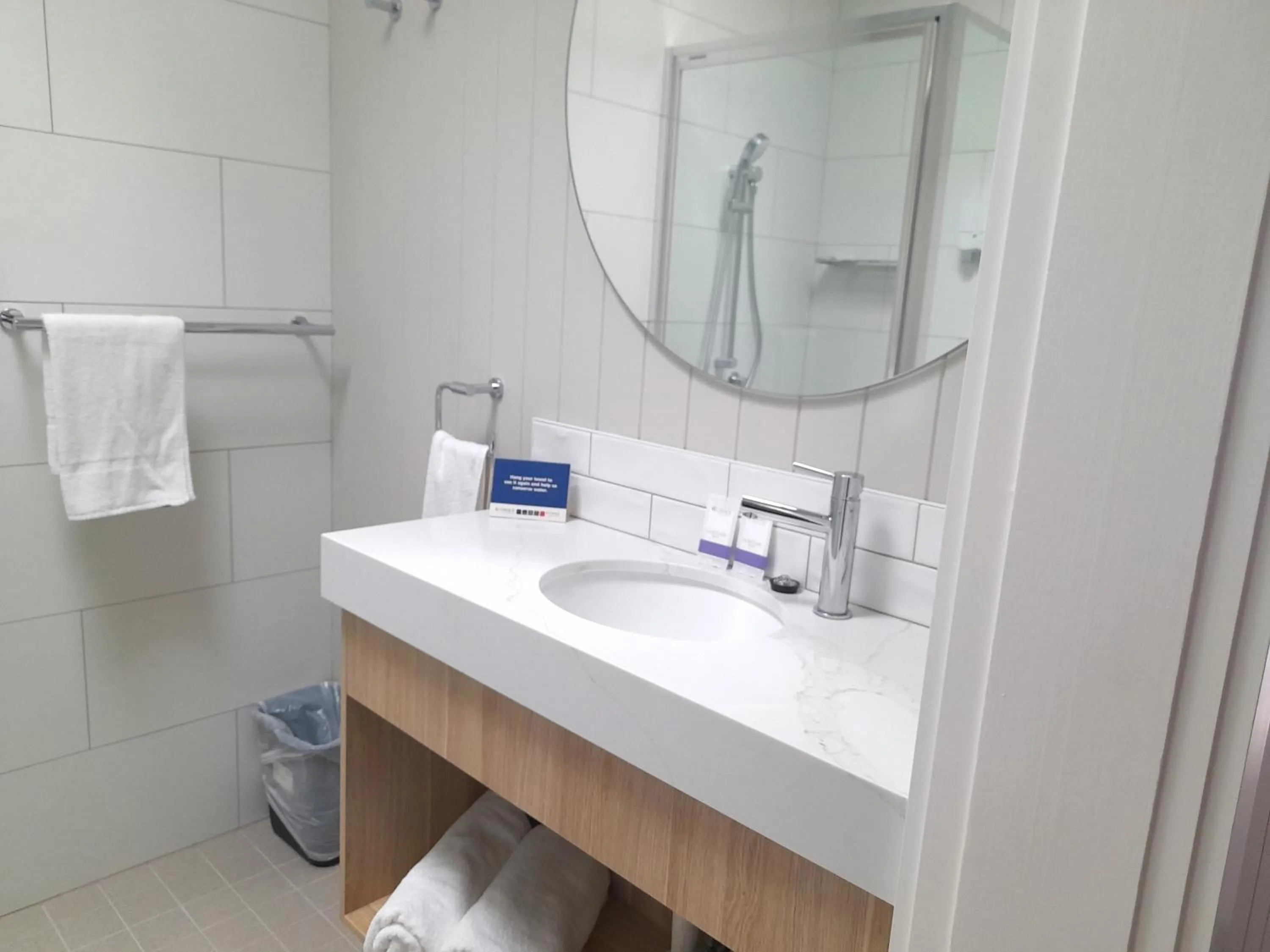 Bathroom in Econo Lodge Gateway Tamworth