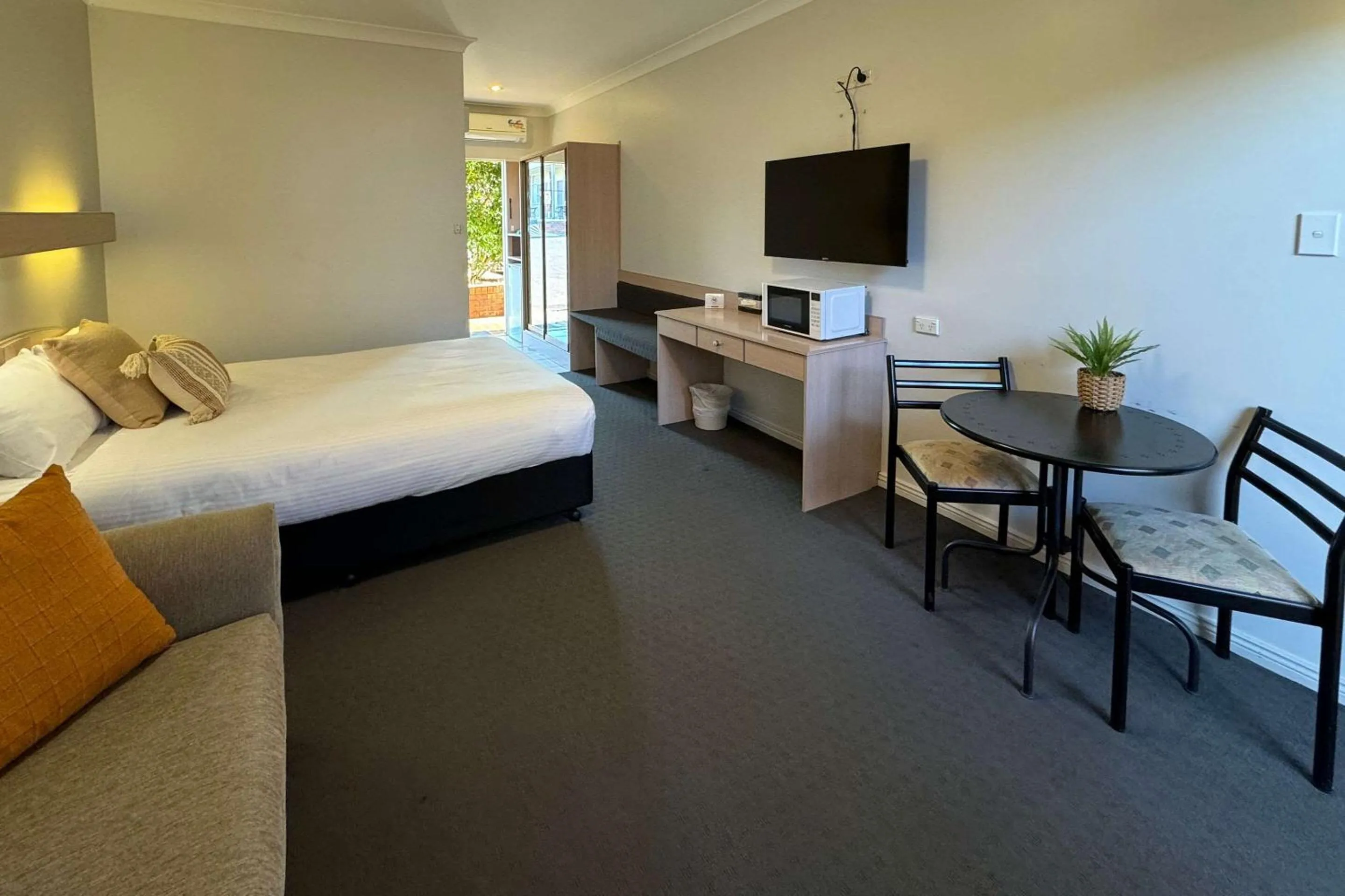 Bedroom, Bed in Econo Lodge Gateway Tamworth
