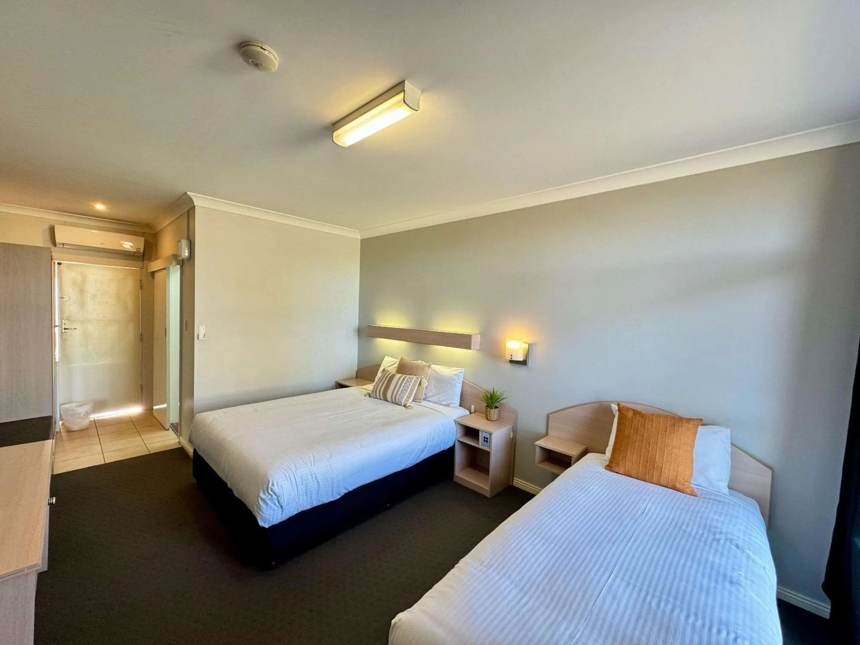 Bedroom, Bed in Econo Lodge Gateway Tamworth