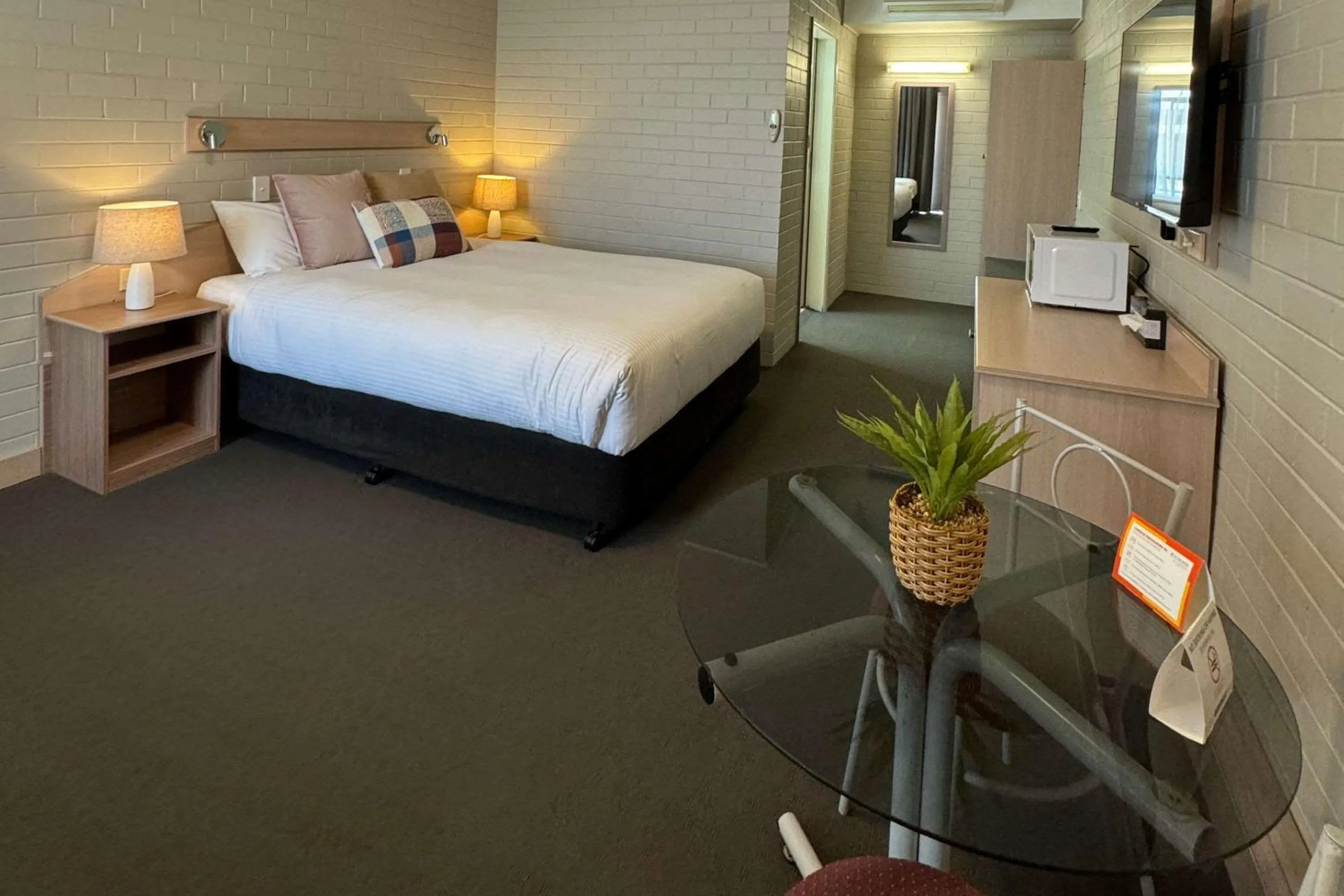 Bedroom, Bed in Econo Lodge Gateway Tamworth