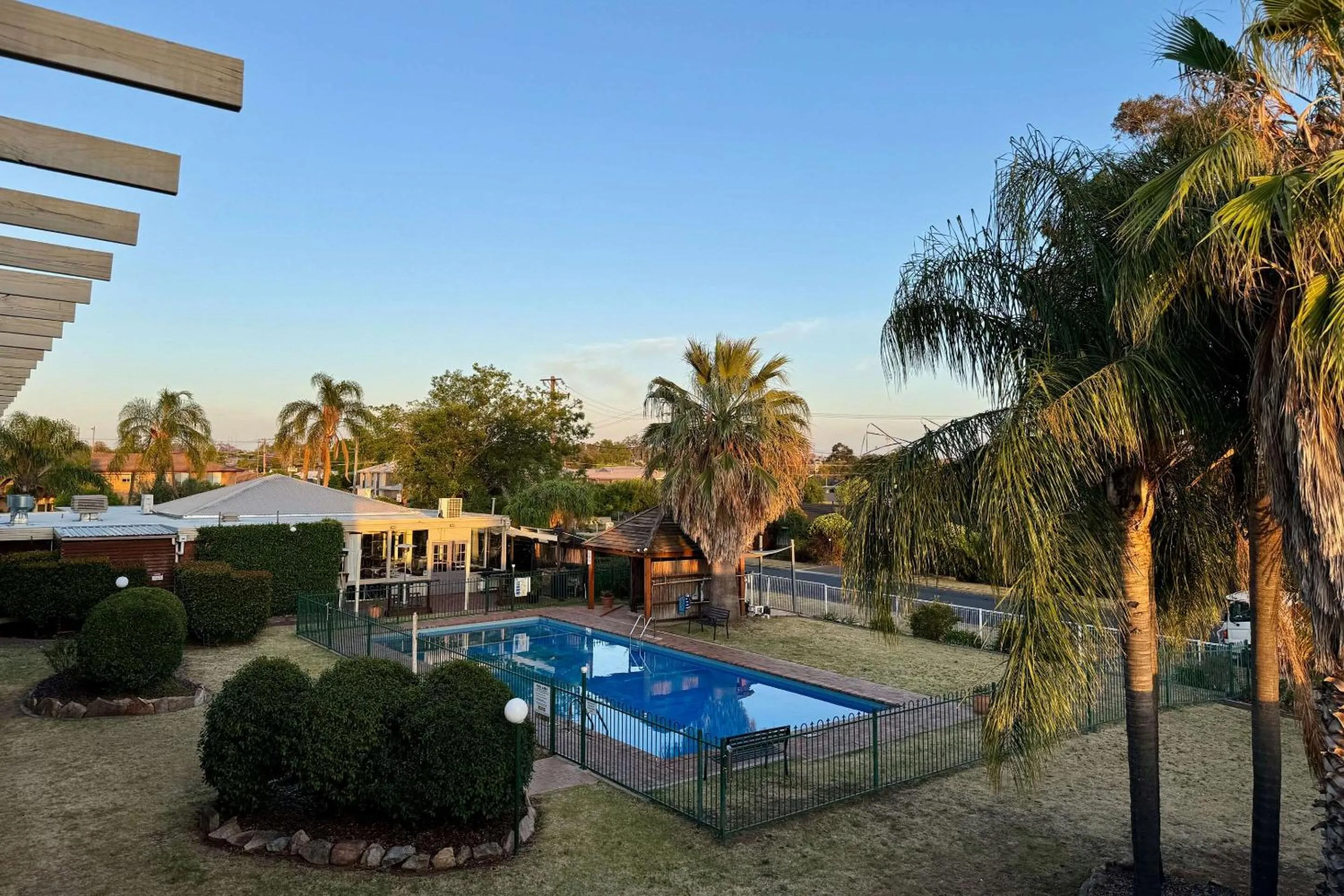 Swimming pool in Econo Lodge Gateway Tamworth