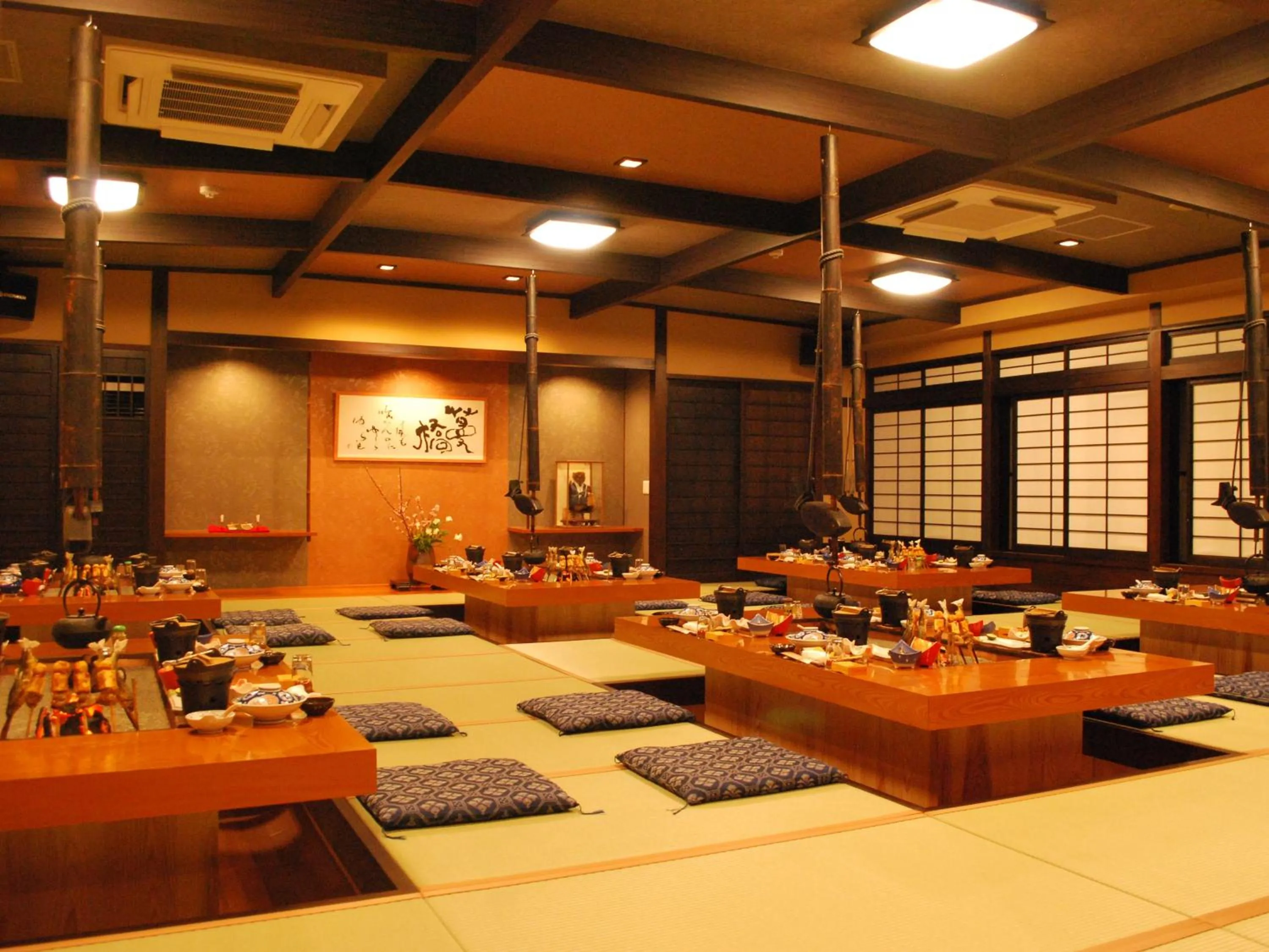 Restaurant/places to eat in Hotel Kazurabashi