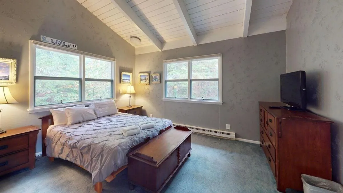 Bed in Silver Spring Chalet