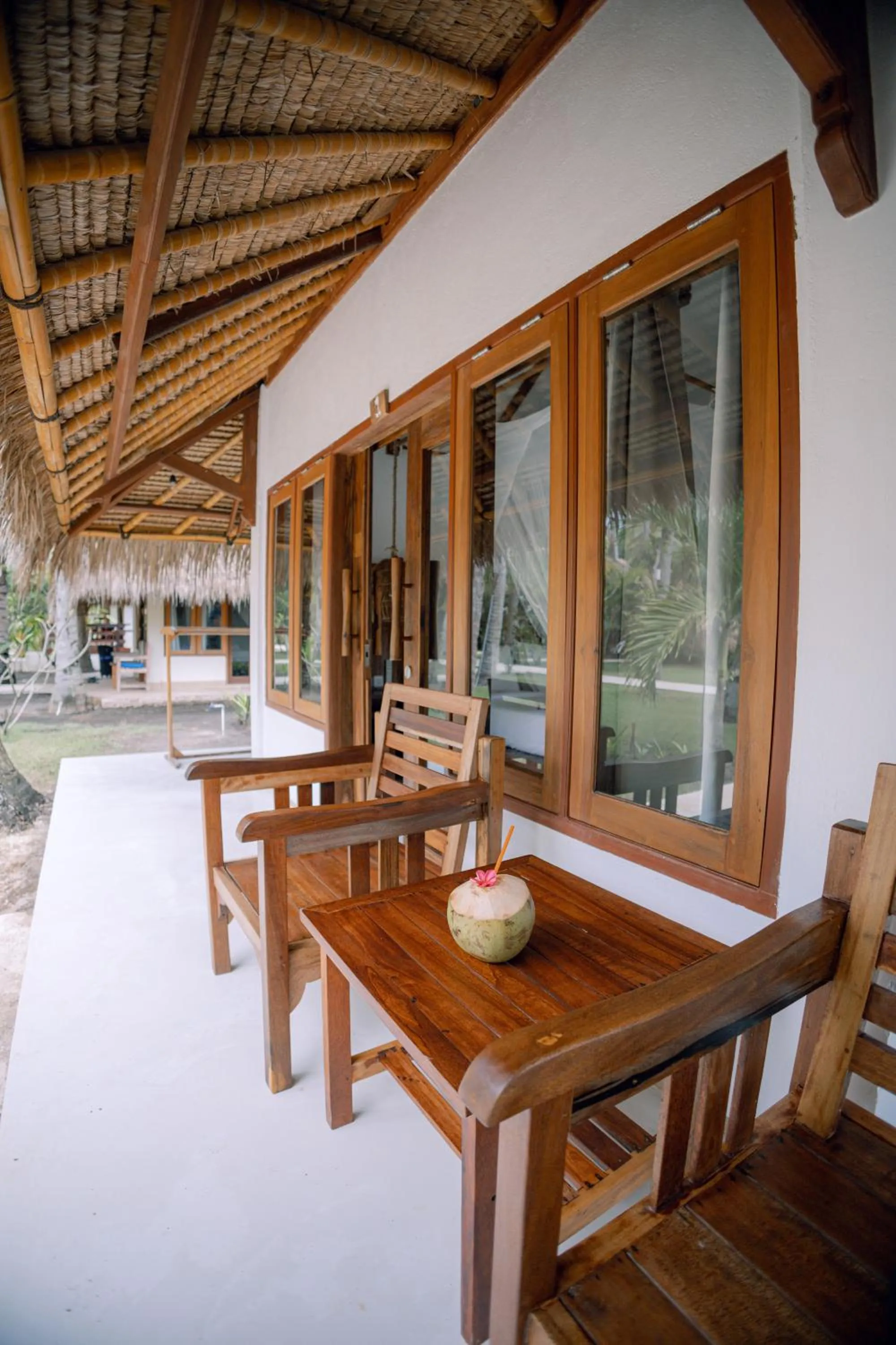 Island View Bar & Bungalow