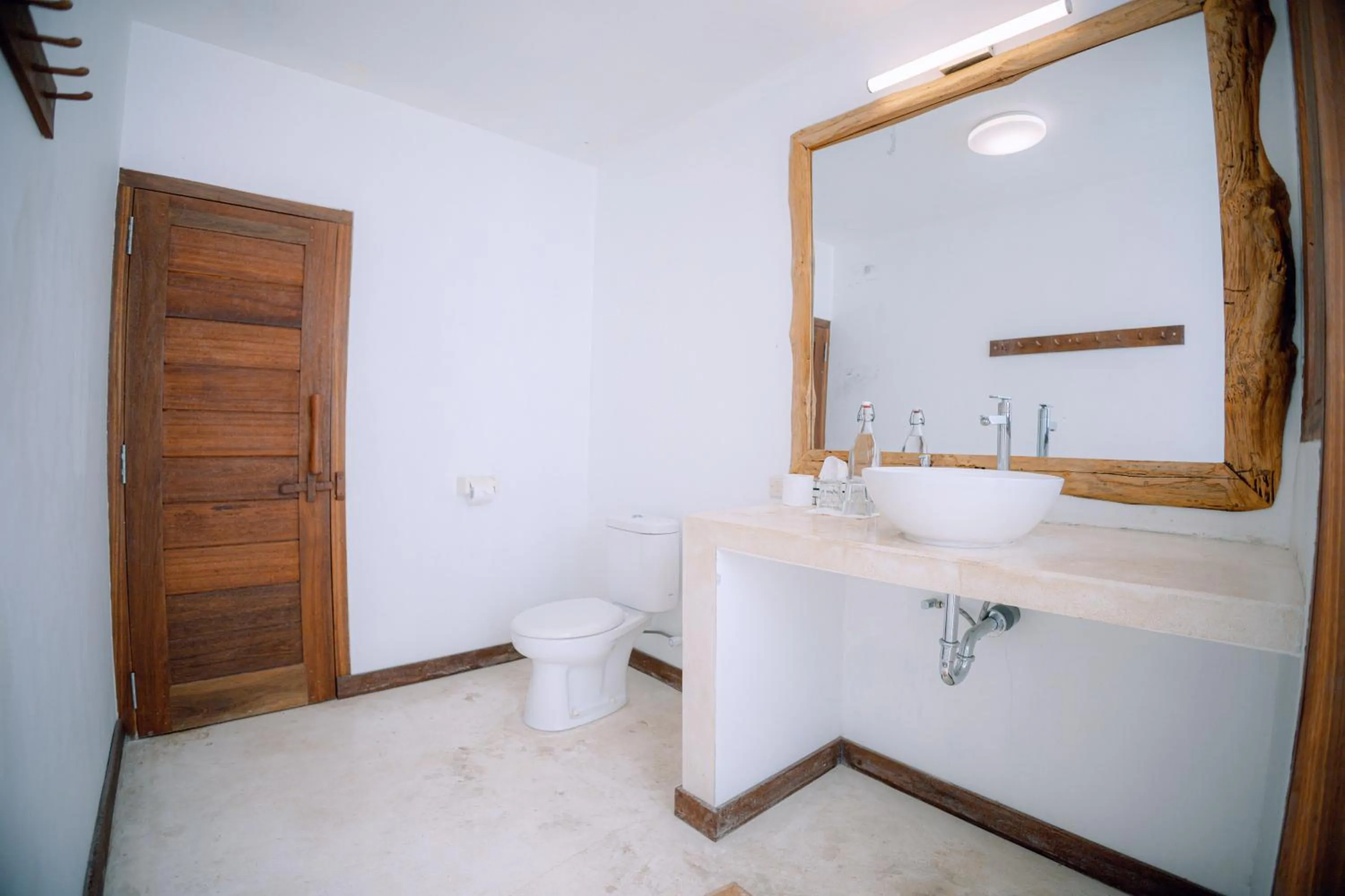 Island View Bar & Bungalow