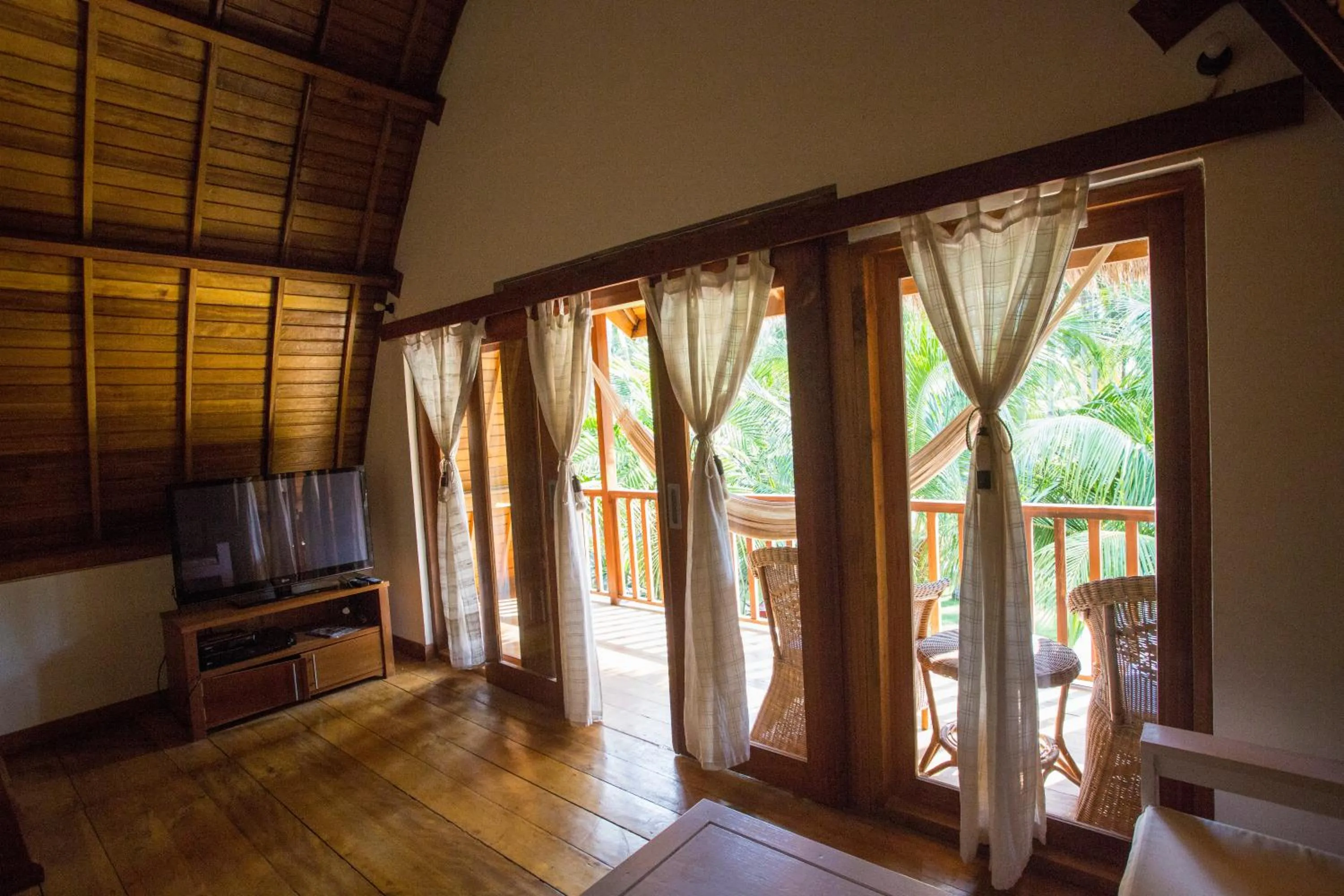 Island View Bar & Bungalow