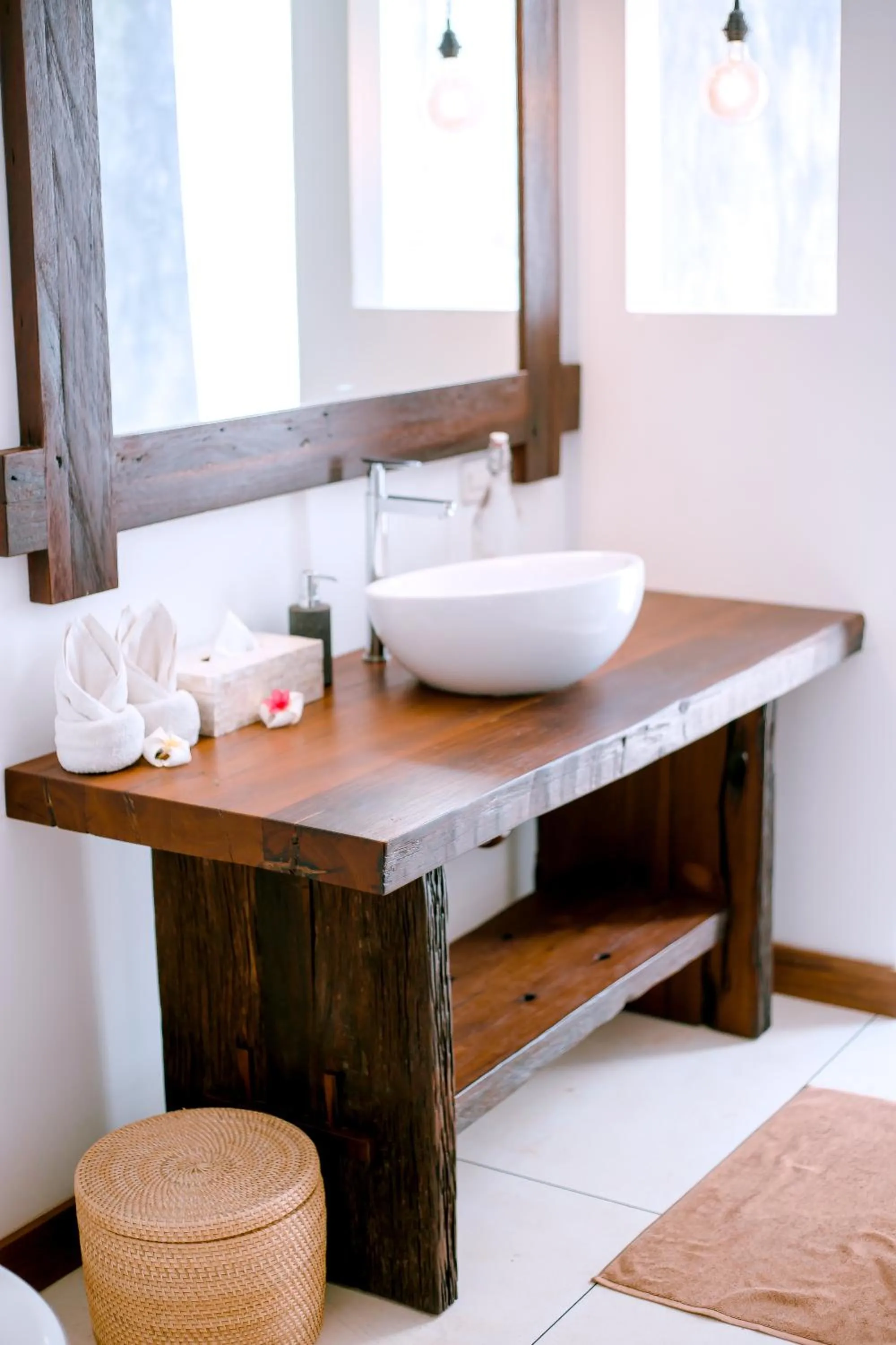 Island View Bar & Bungalow