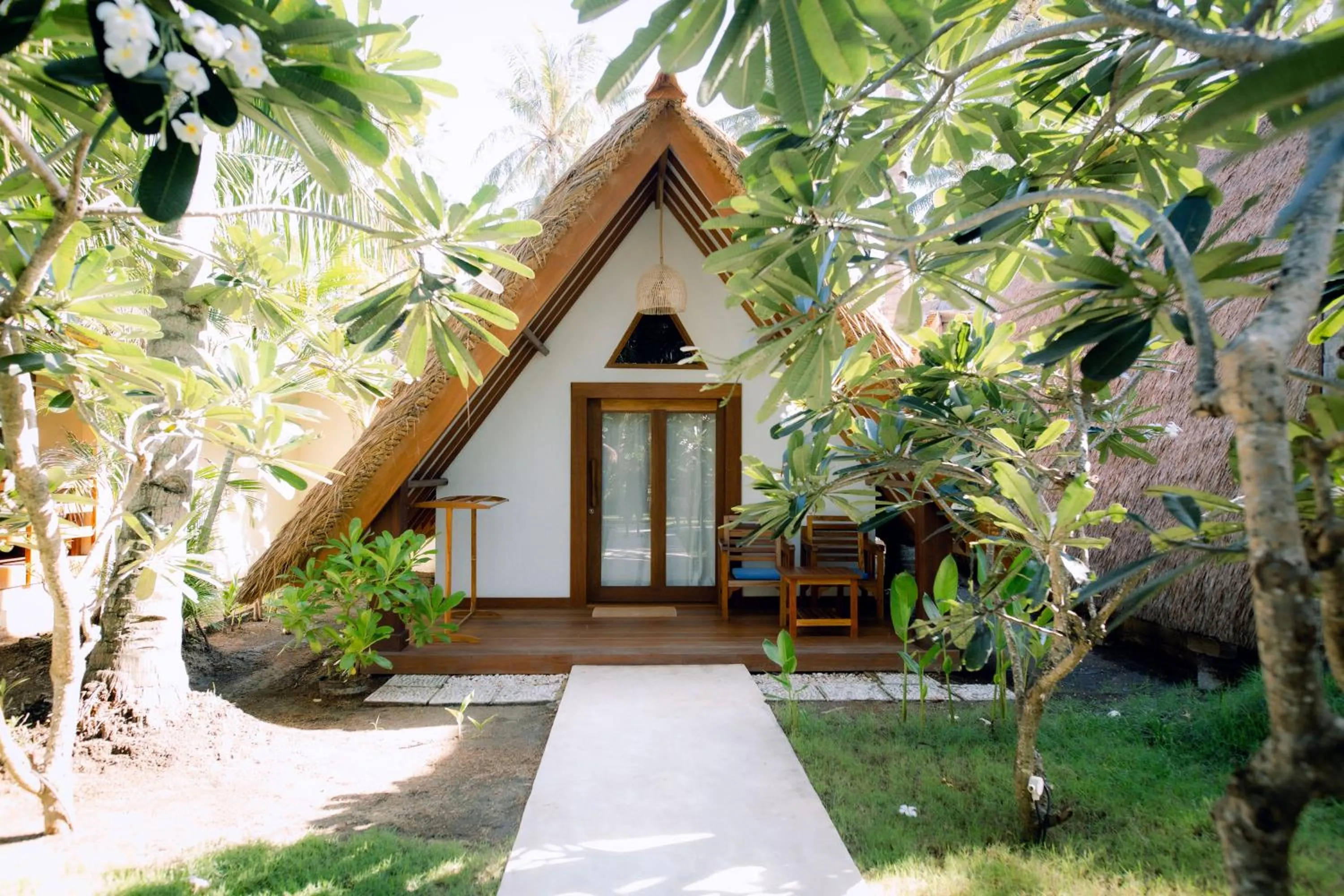 Island View Bar & Bungalow