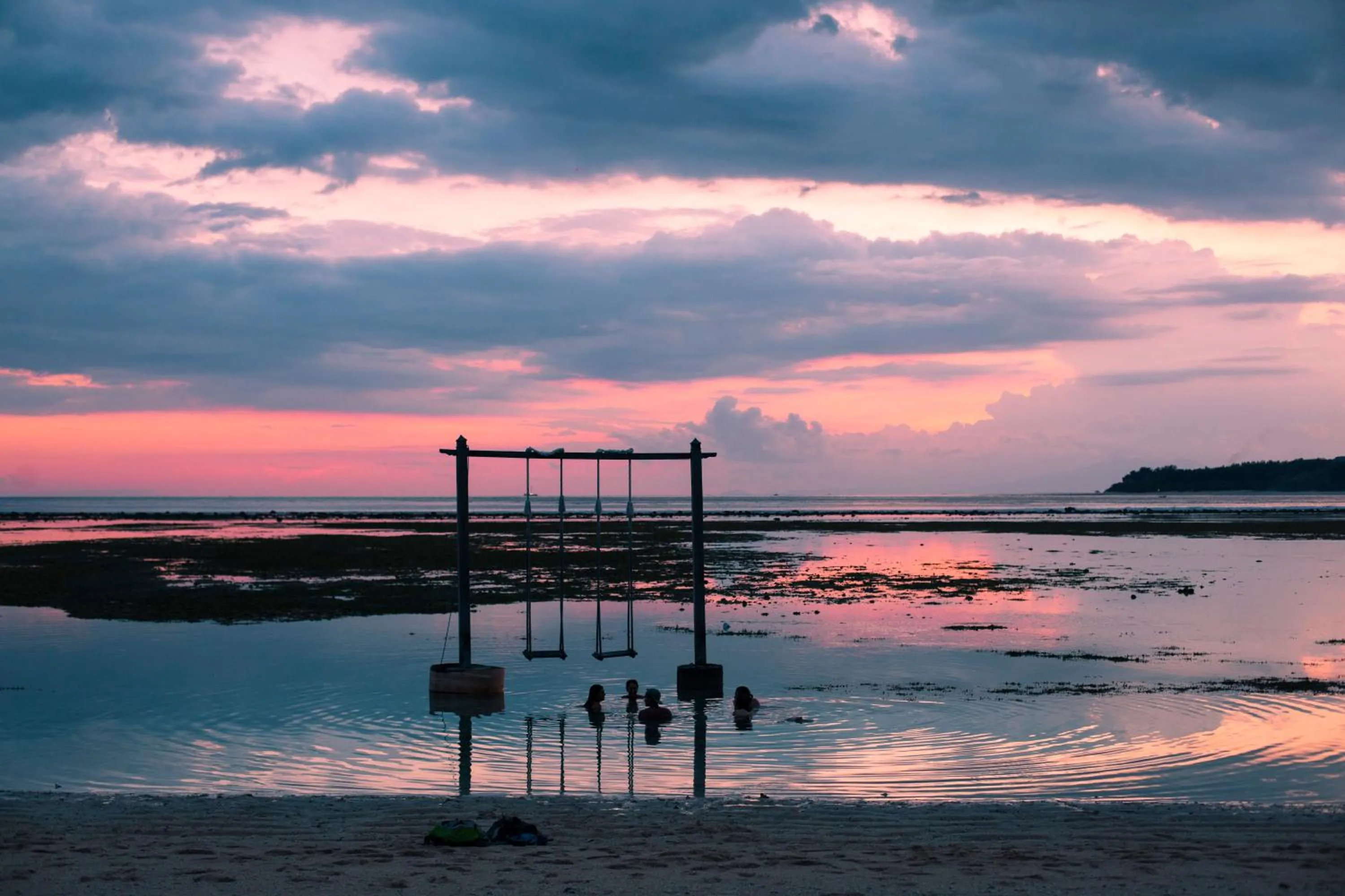 Island View Bar & Bungalow