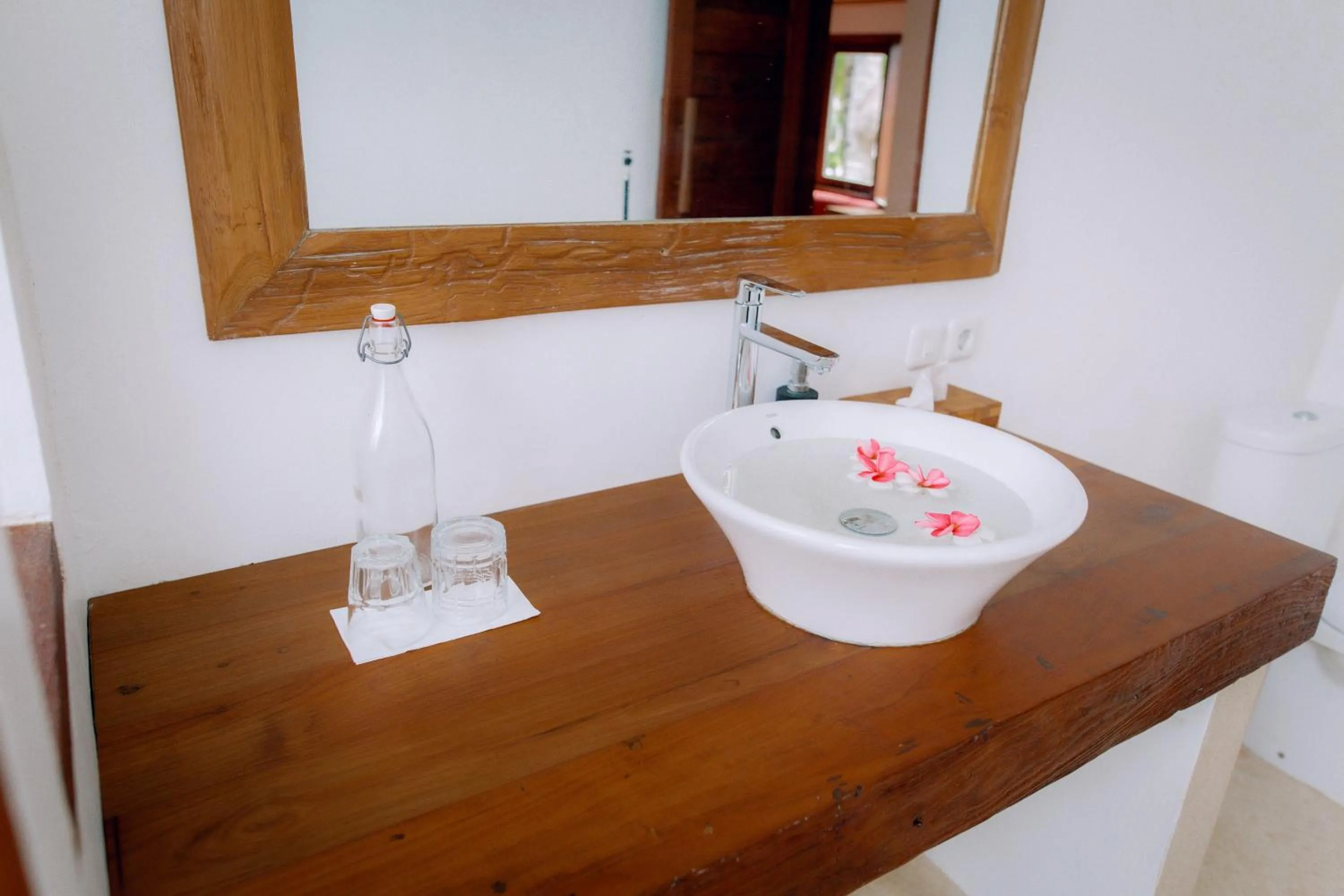 Island View Bar & Bungalow