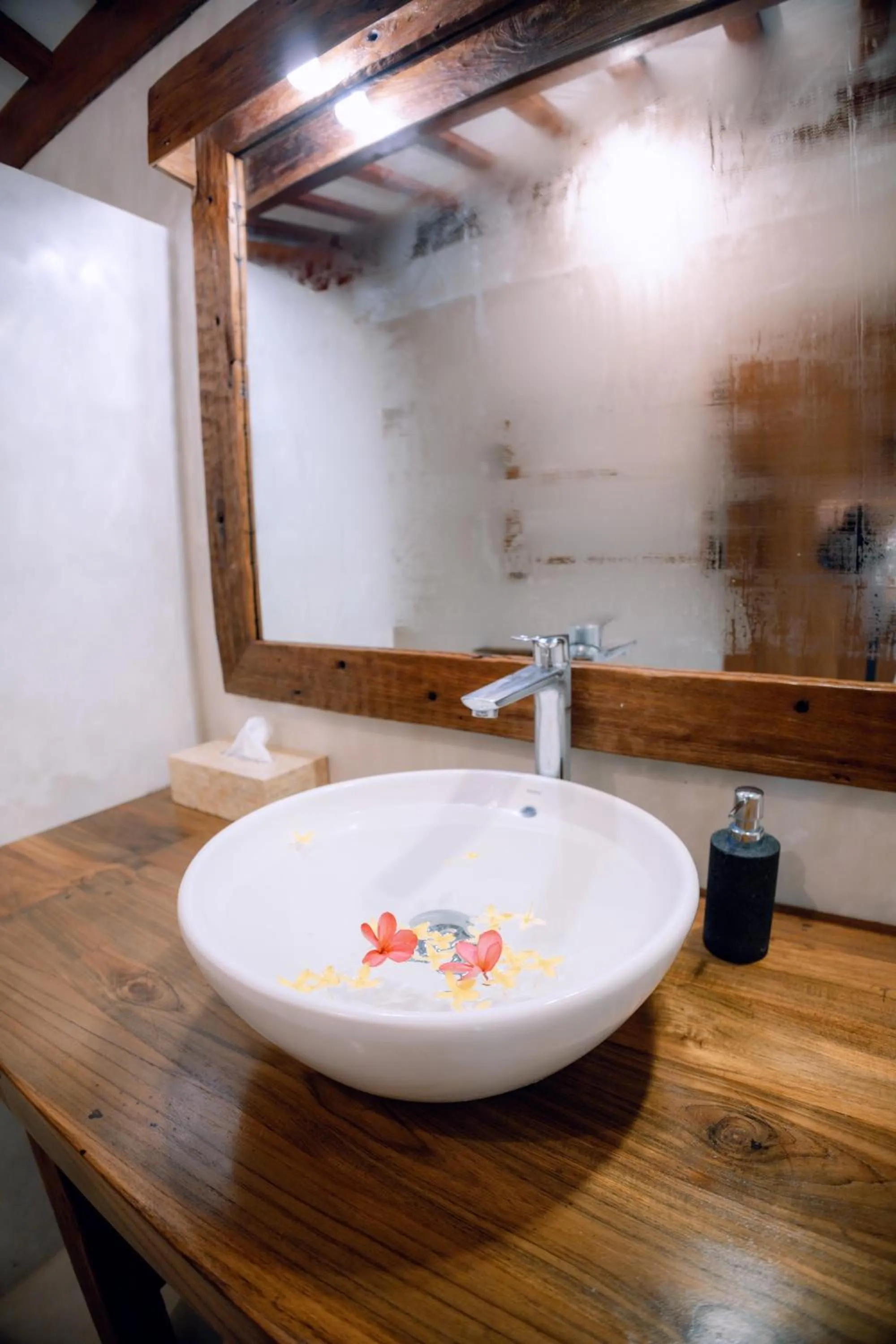 Island View Bar & Bungalow