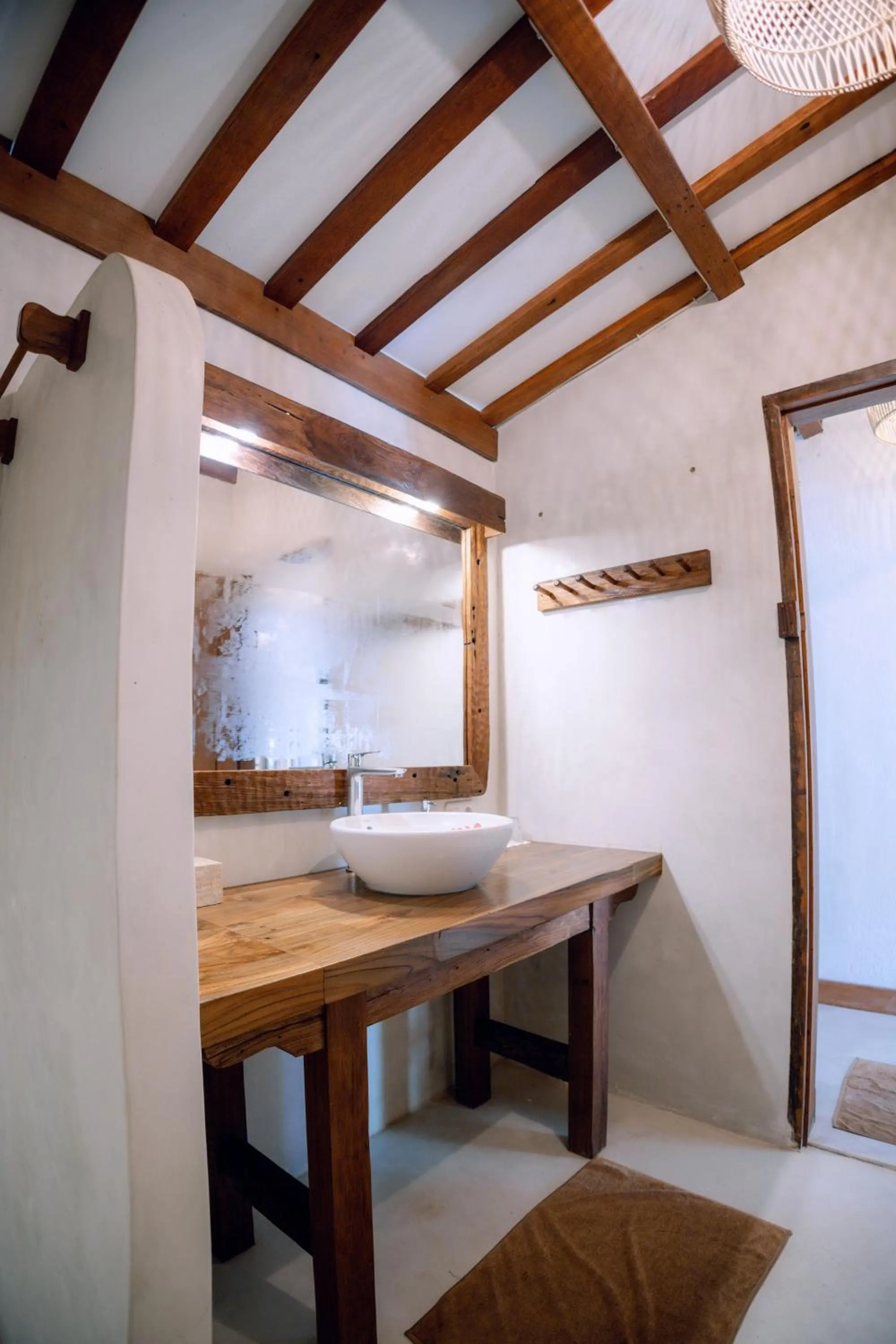 Island View Bar & Bungalow