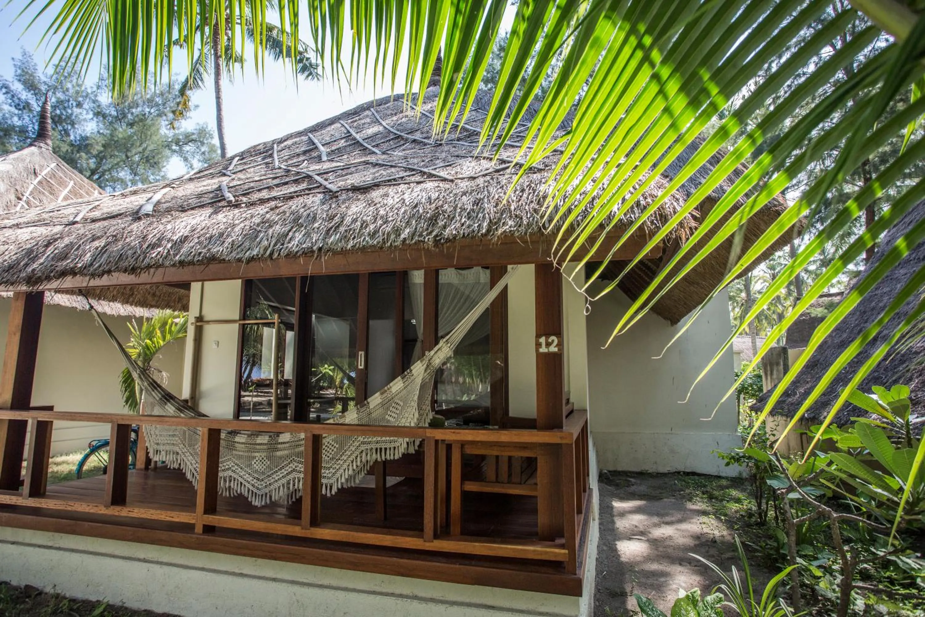 Island View Bar & Bungalow