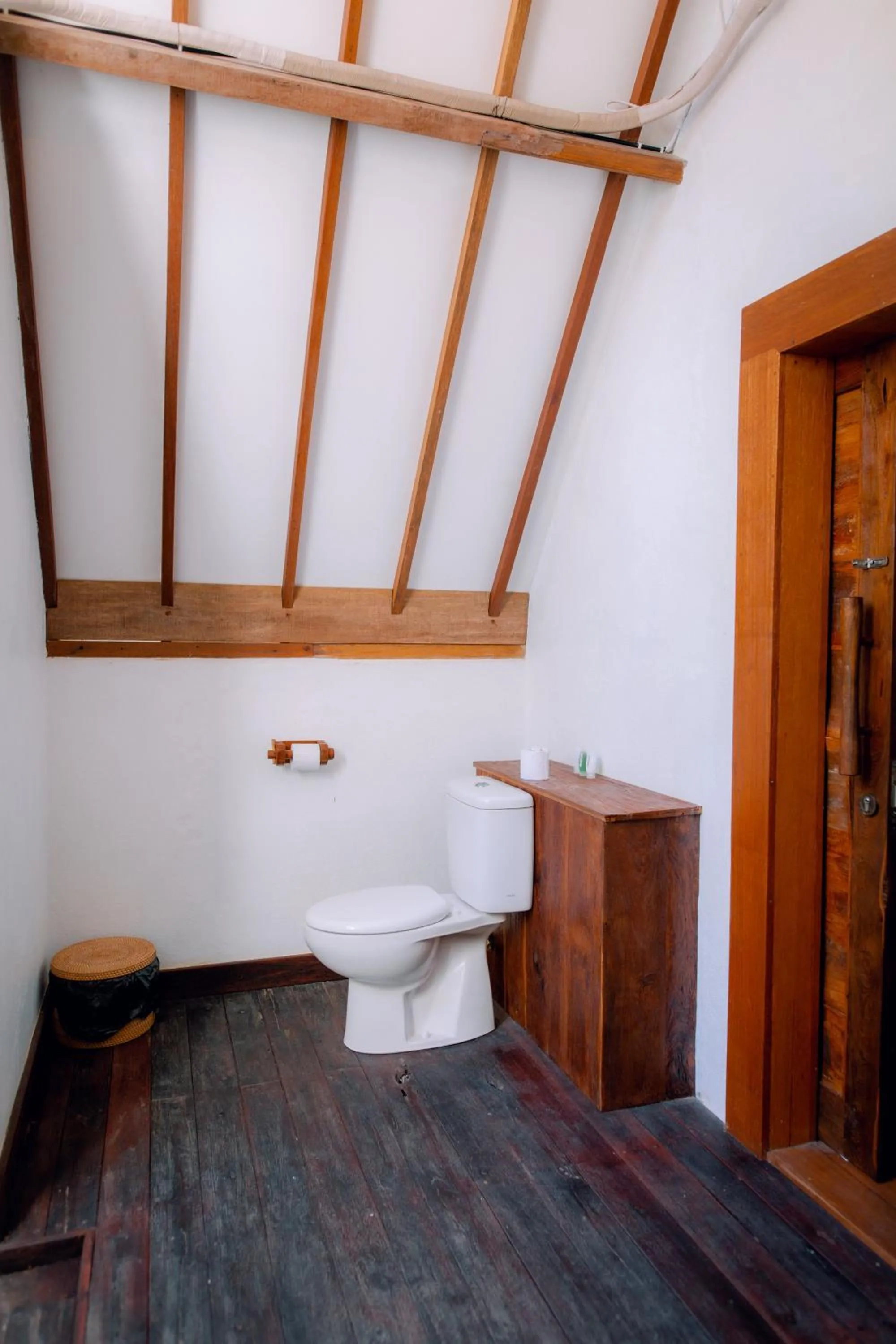 Island View Bar & Bungalow